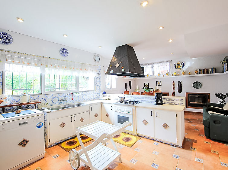 Search and Stay destination Francàs, CT - Spain from AU$ 1,080. Torre Yato