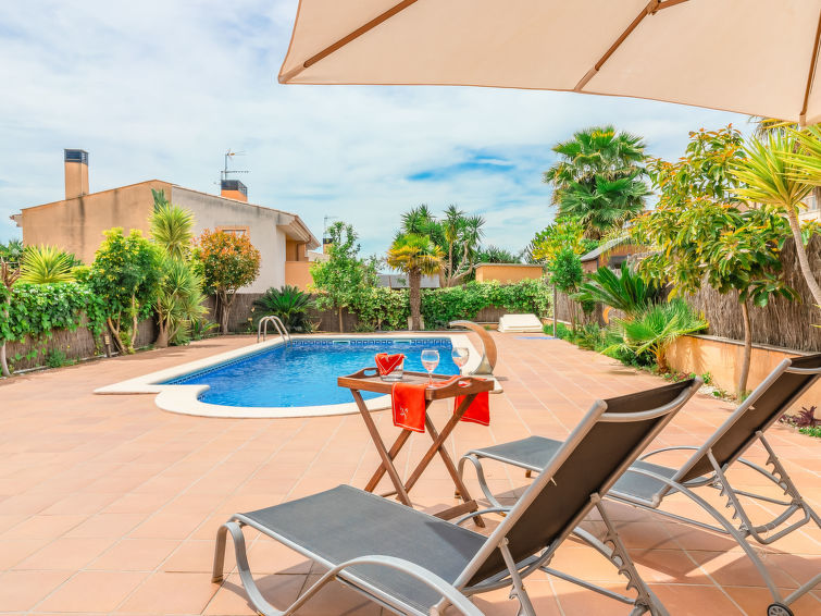 Search and Stay destination Roda de Berà, CT - Spain from AU$ 450. Francaset