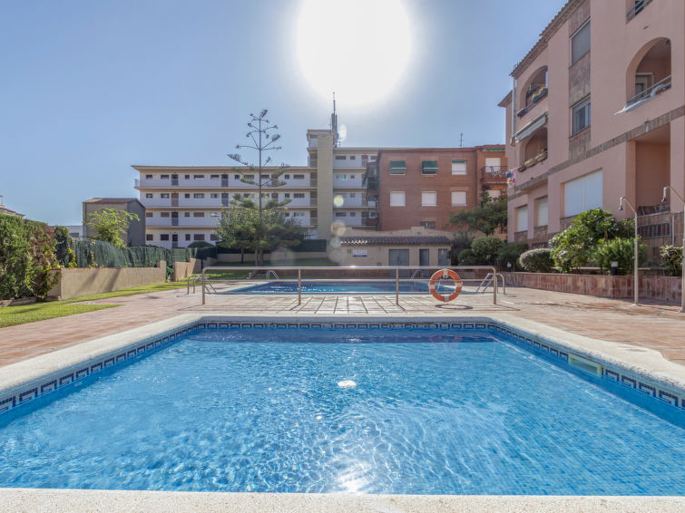 "Torrepuerto", maisonette 2-kamers 38 m2 op de 2e verdieping. Het objekt is geschikt voor 3 volwassenen. Gedeeltelijk afgeschuinde daken, eenvoudig en doelmatig ingericht: woon-/eetkamer met 1 divanbe..