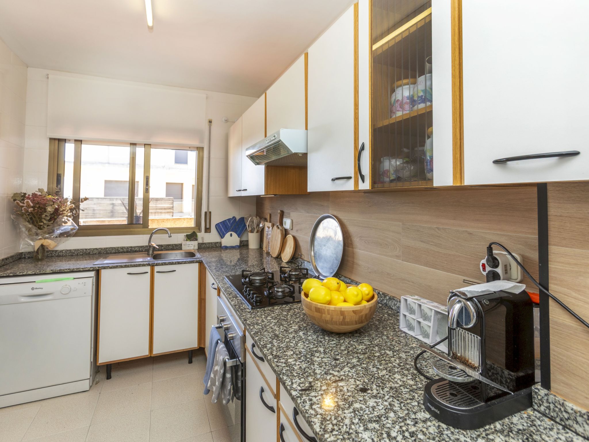 Maison Xipres – Cuisine et coin repas, photo 10 sur 33