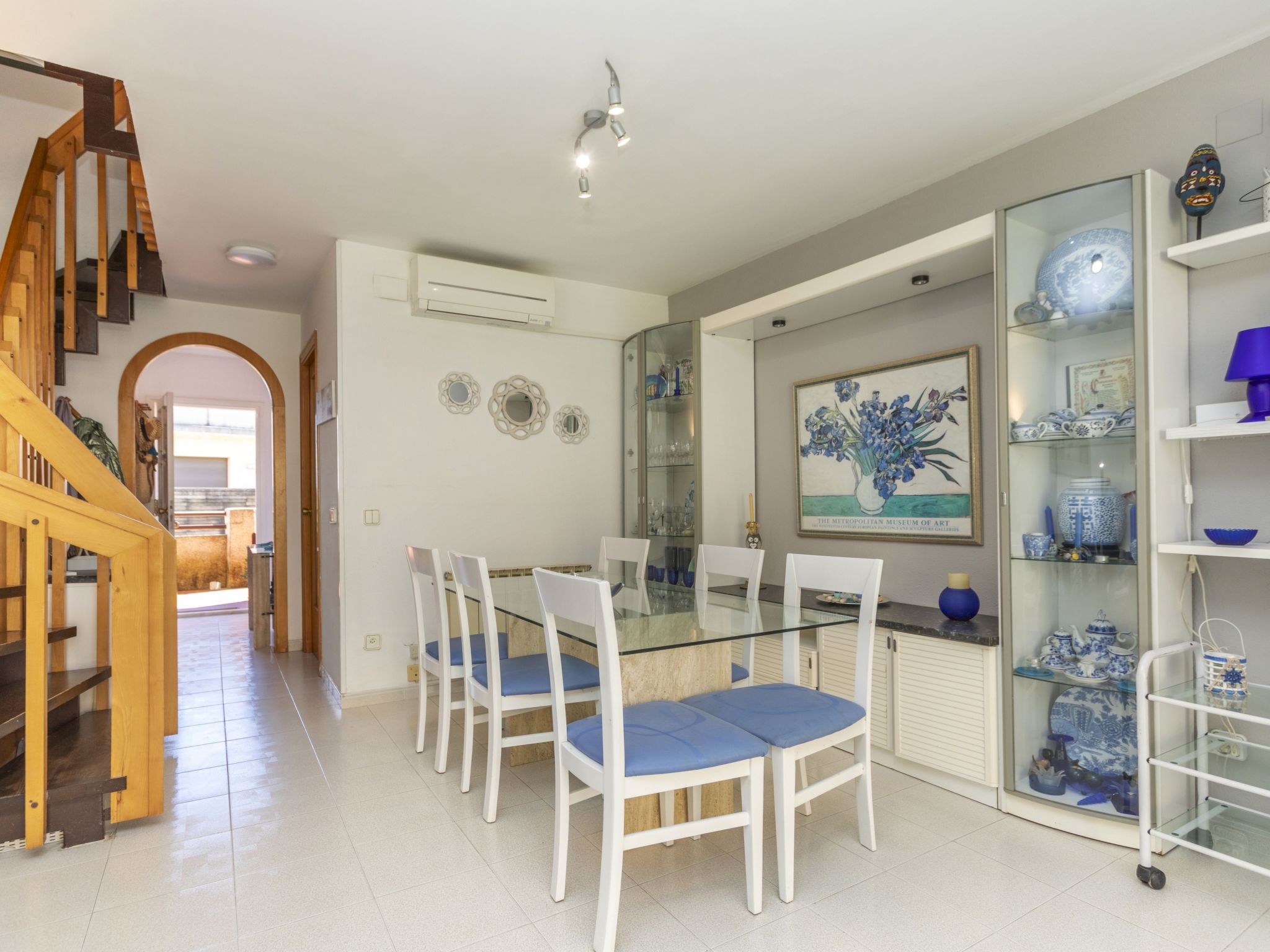 Maison Xipres – Cuisine et coin repas, photo 6 sur 33