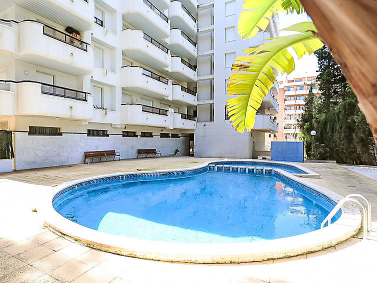 4-persoons appartement in Salou met bergzicht en zwembad in Salou