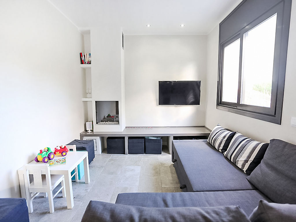 Gunella — Living Room