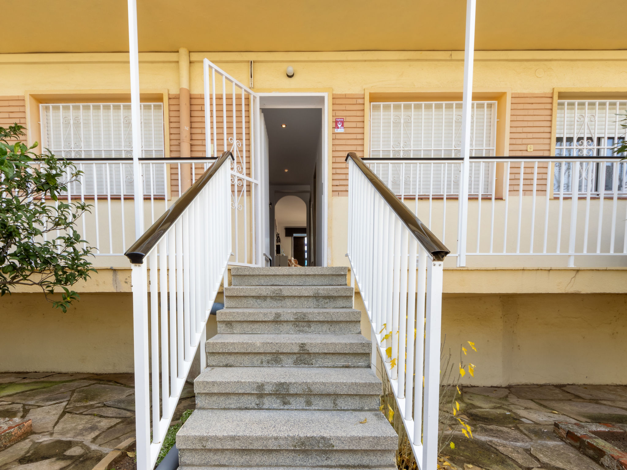 Virgen del Pilar-Buiten