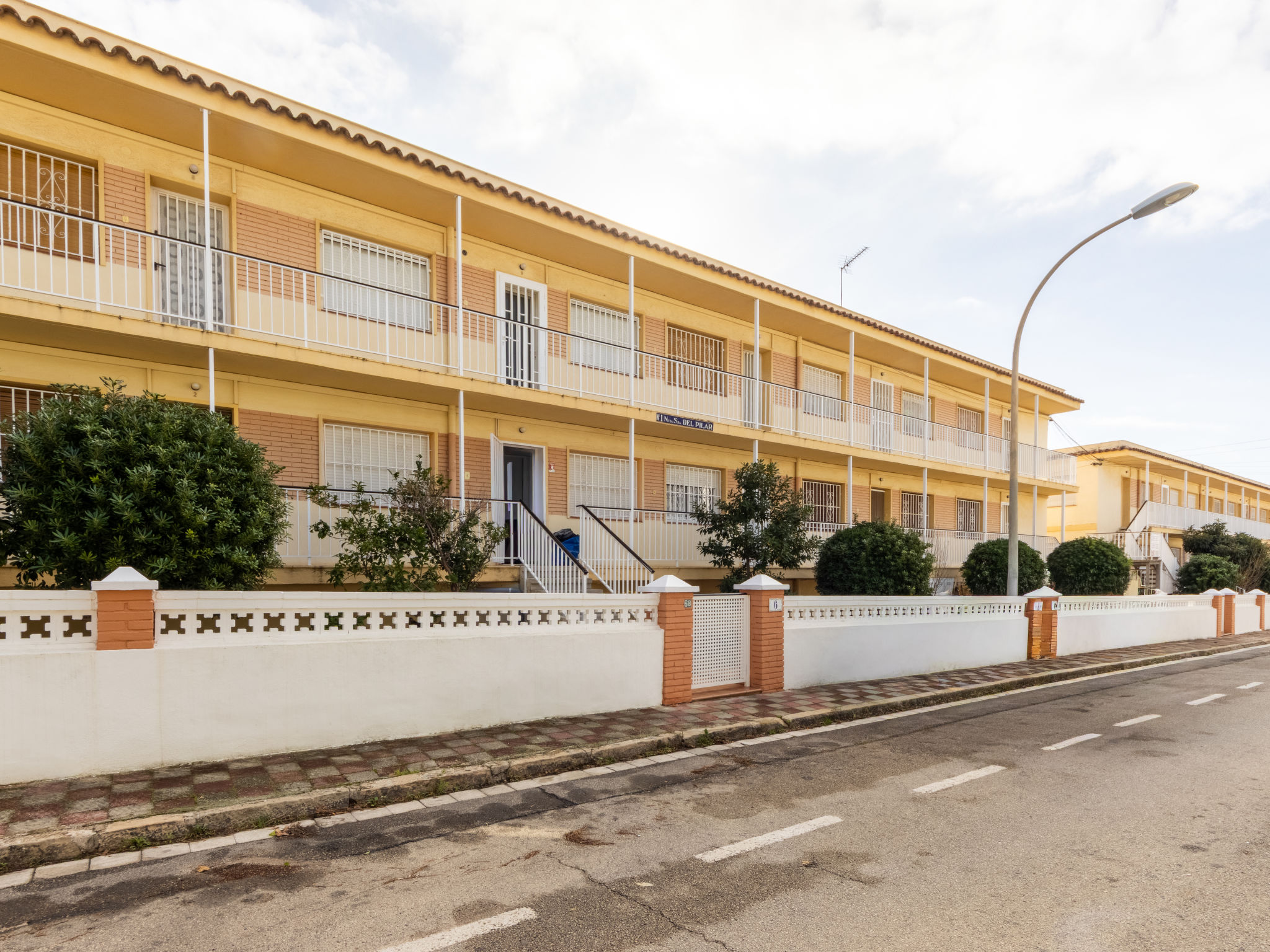 Virgen del Pilar-Buiten