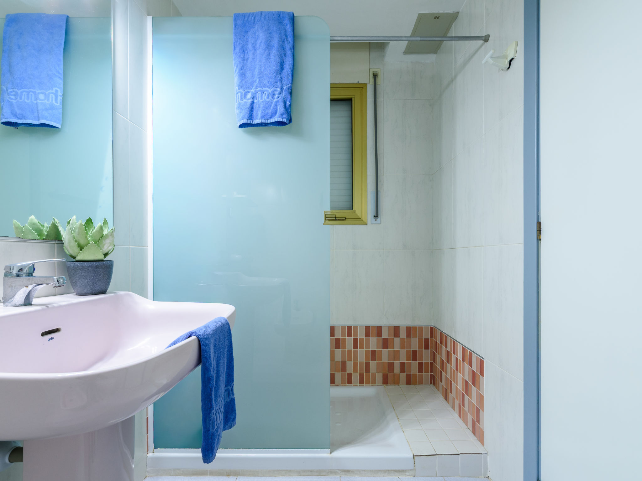 Cambrils Park B-Inside