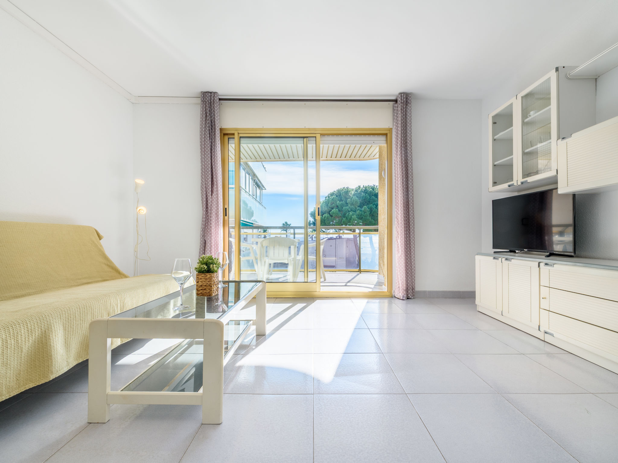 Cambrils Park A-Inside