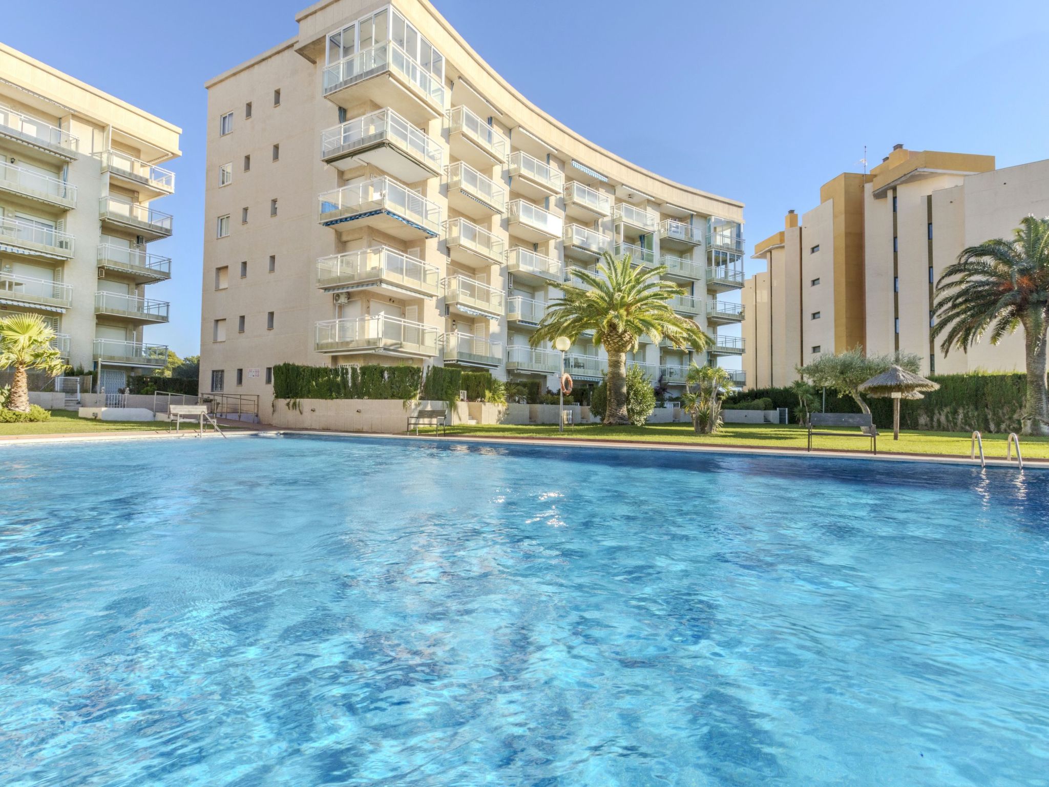 Los Pelicanos V-Outside