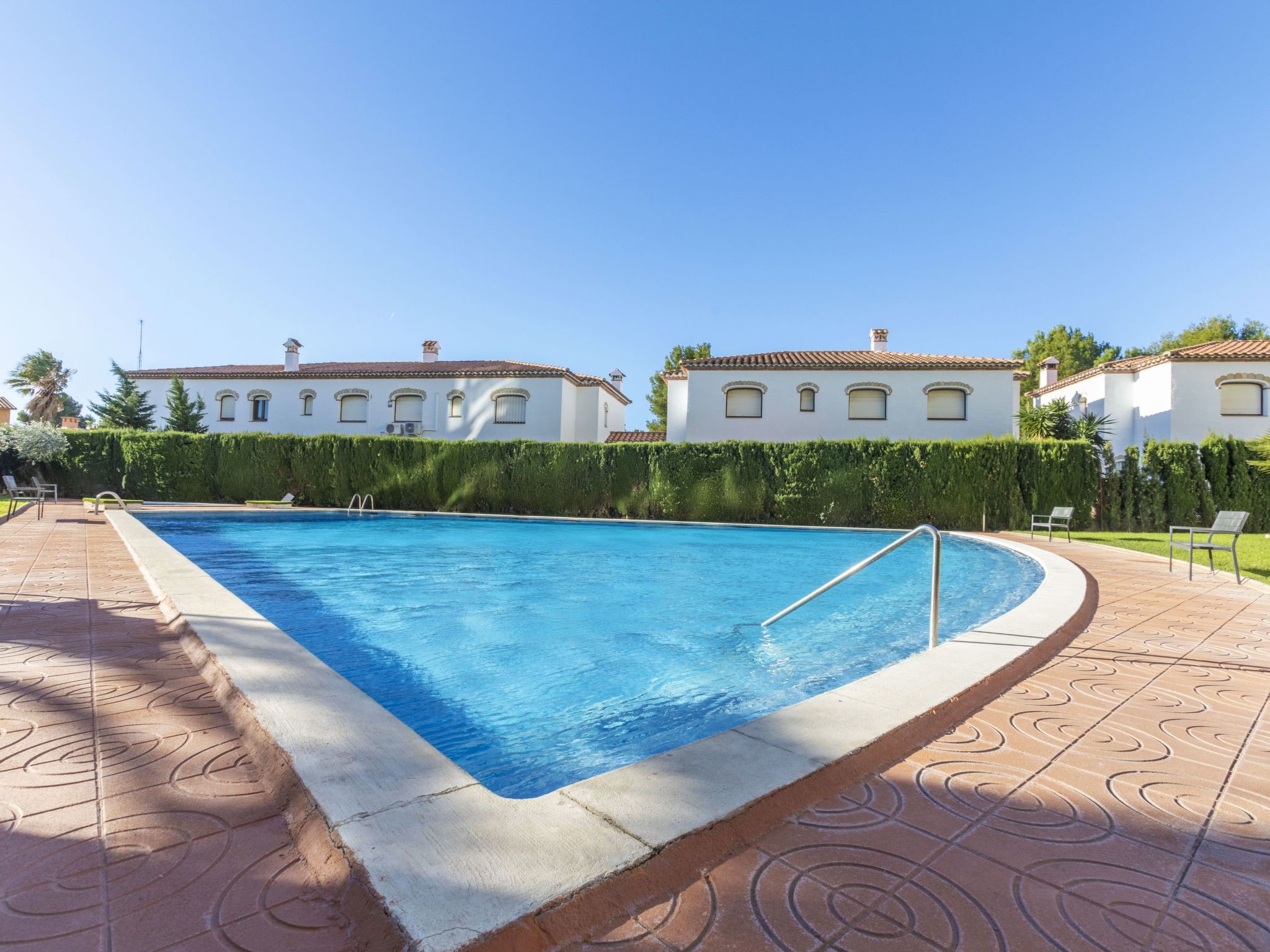 Los Pelicanos V-Outside