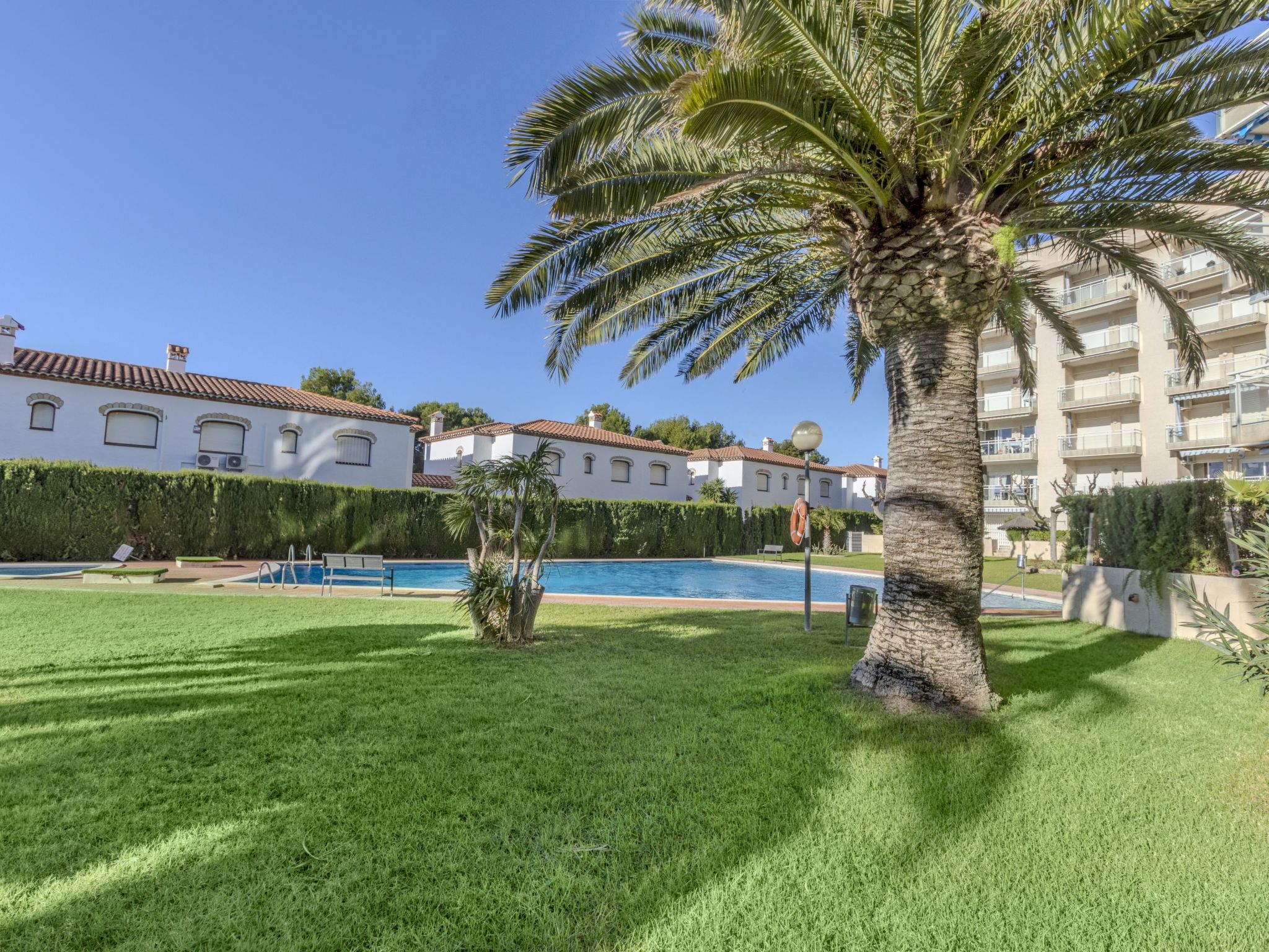 Los Pelicanos V-Outside