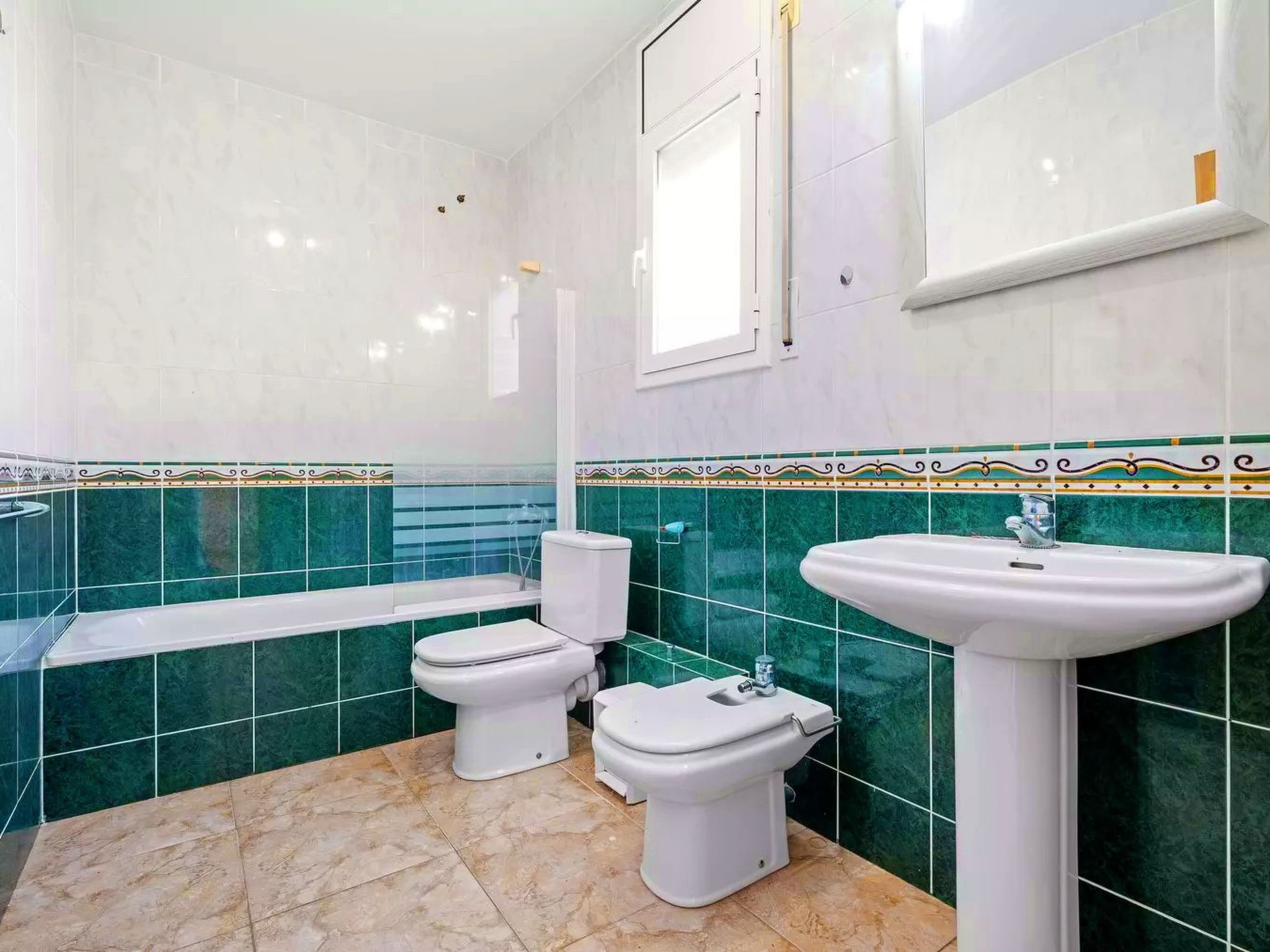 Laura-Image-tags.info