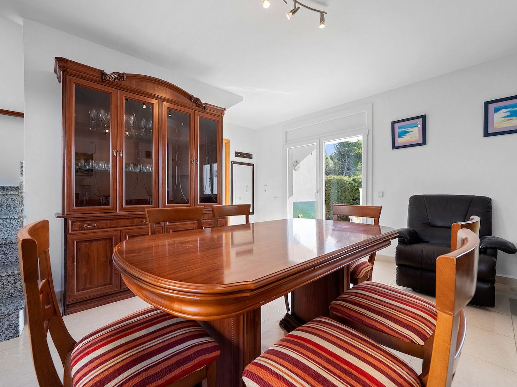 Mit Privatpool, Garten, in Strandnähe-Inside