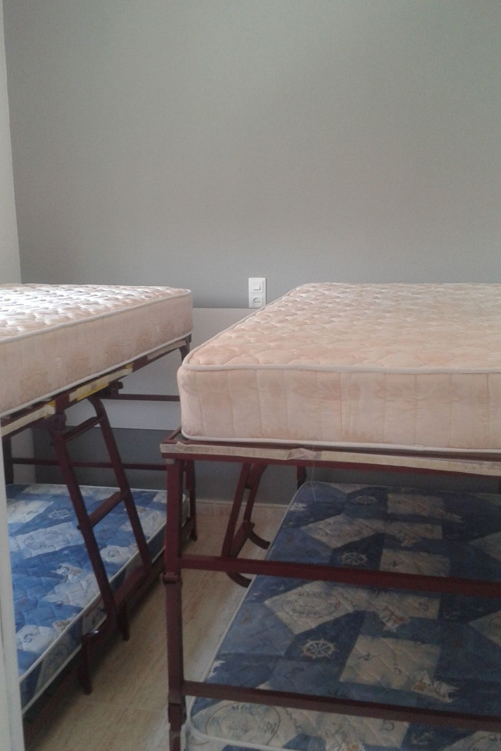 Schöne Ferienwohnung mit Balkon, Costa Dorada-Drinnen