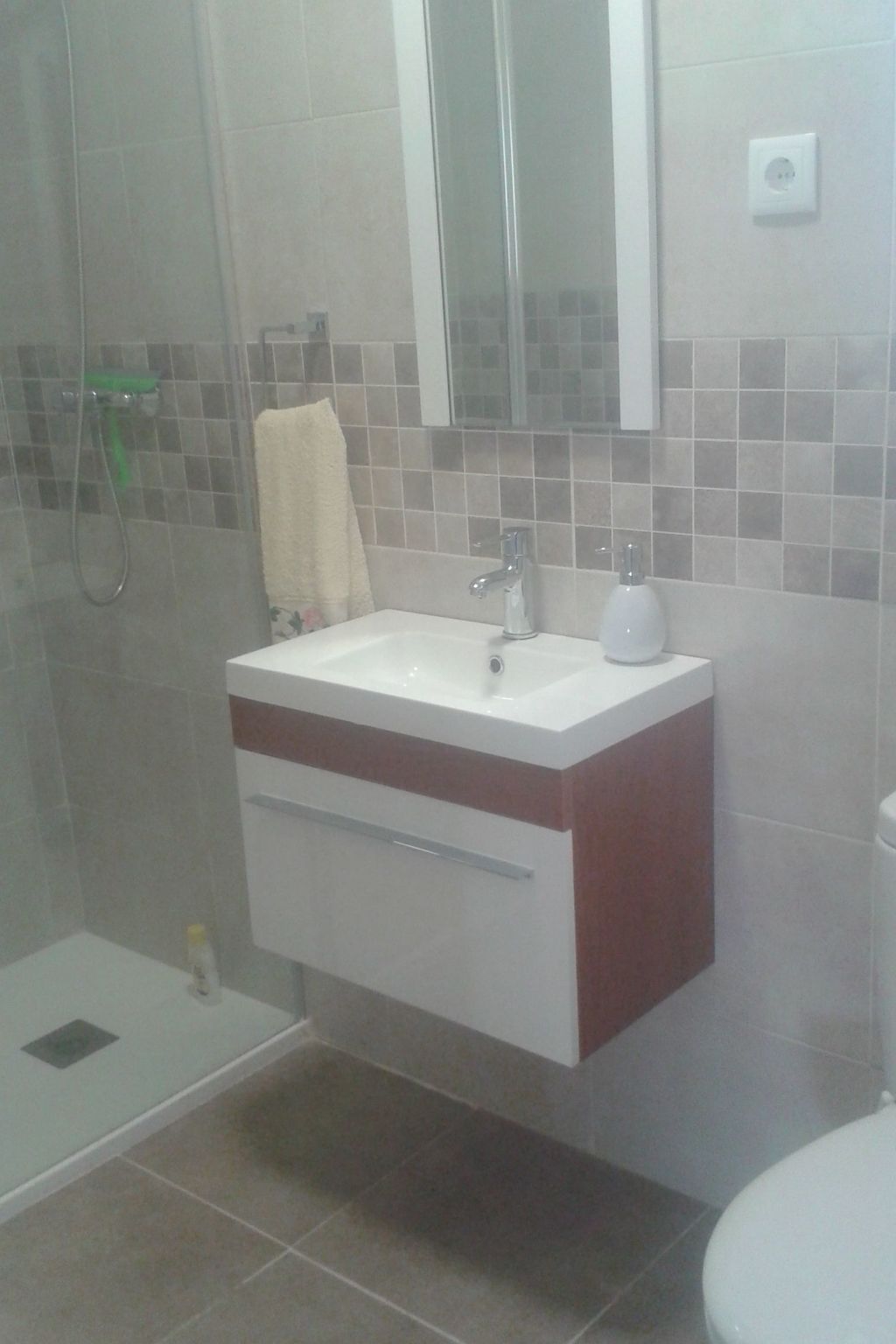 Schöne Ferienwohnung mit Balkon, Costa Dorada-Drinnen