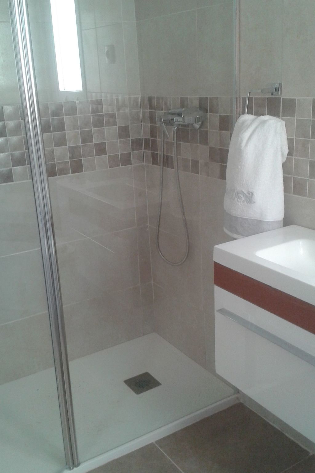 Schöne Ferienwohnung mit Balkon, Costa Dorada-Drinnen