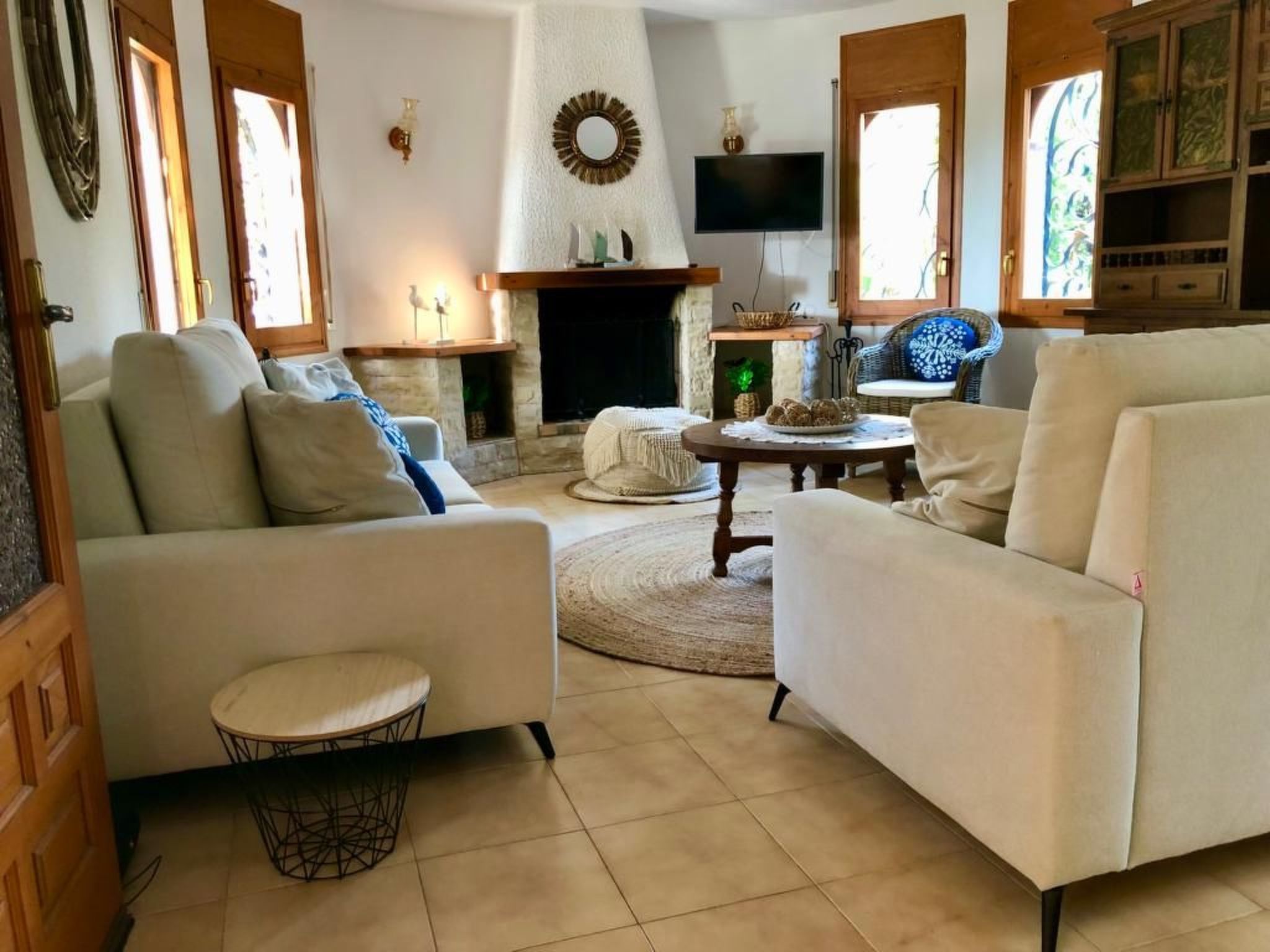 Villa mit einem Nebengebäude auf weitläufigem Garten in Strandnähe-Image-tags.info