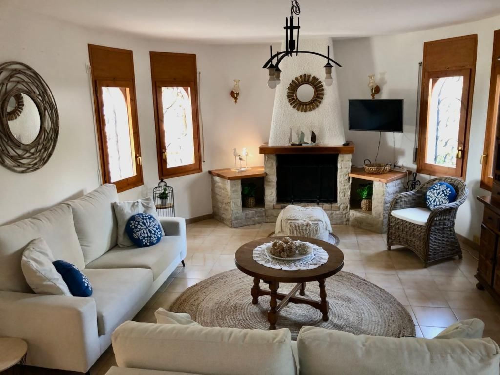 Villa mit einem Nebengebäude auf weitläufigem Garten in Strandnähe-Image-tags.info