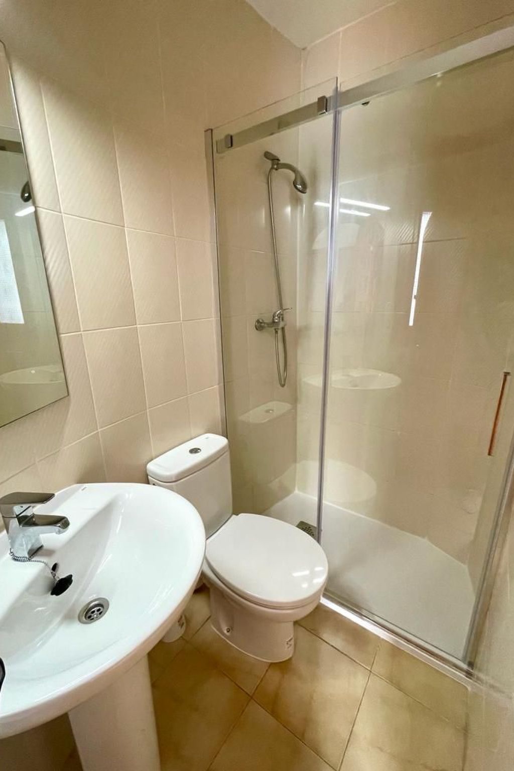 Villa mit einem Nebengebäude auf weitläufigem Garten in Strandnähe-Image-tags.info