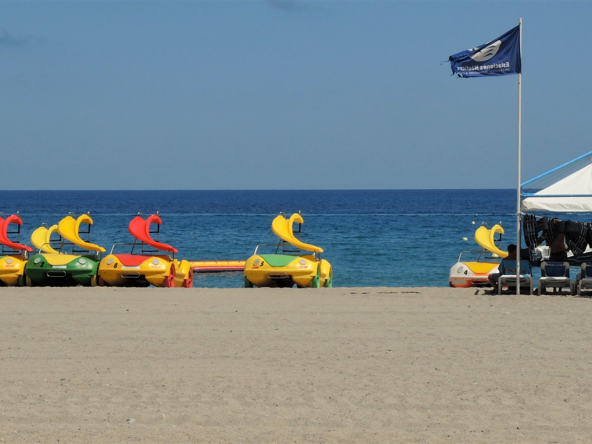 Villa mit einem Nebengebäude auf weitläufigem Garten in Strandnähe-Image-tags.info