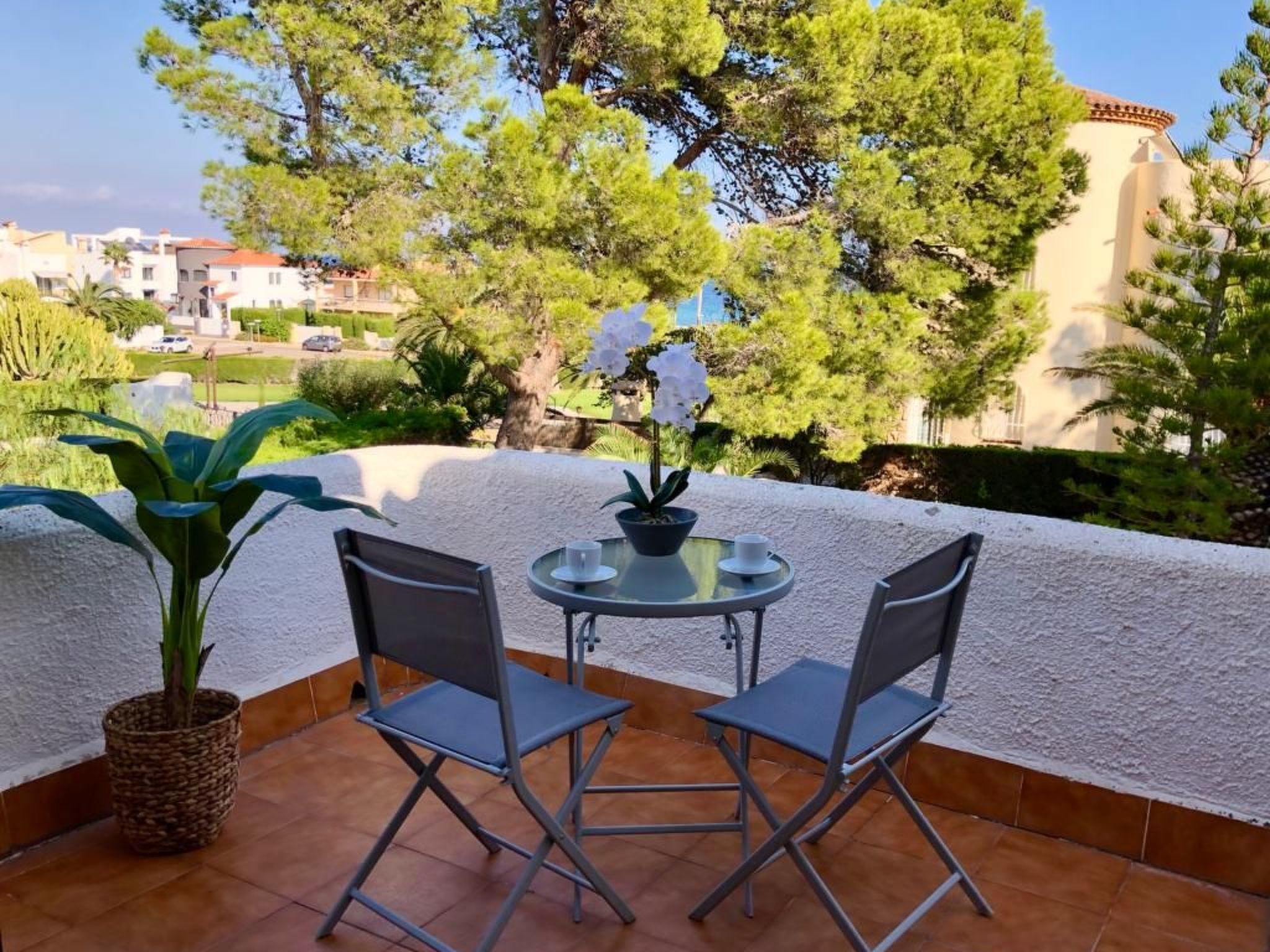 Photo of Villa mit einem Nebengebäude auf weitläufigem Garten in Strandnähe