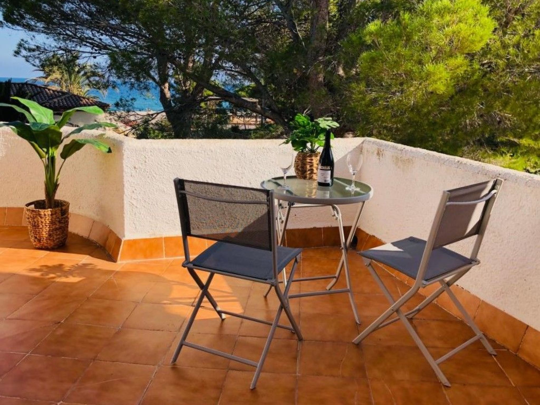 Photo of Villa mit einem Nebengebäude auf weitläufigem Garten in Strandnähe