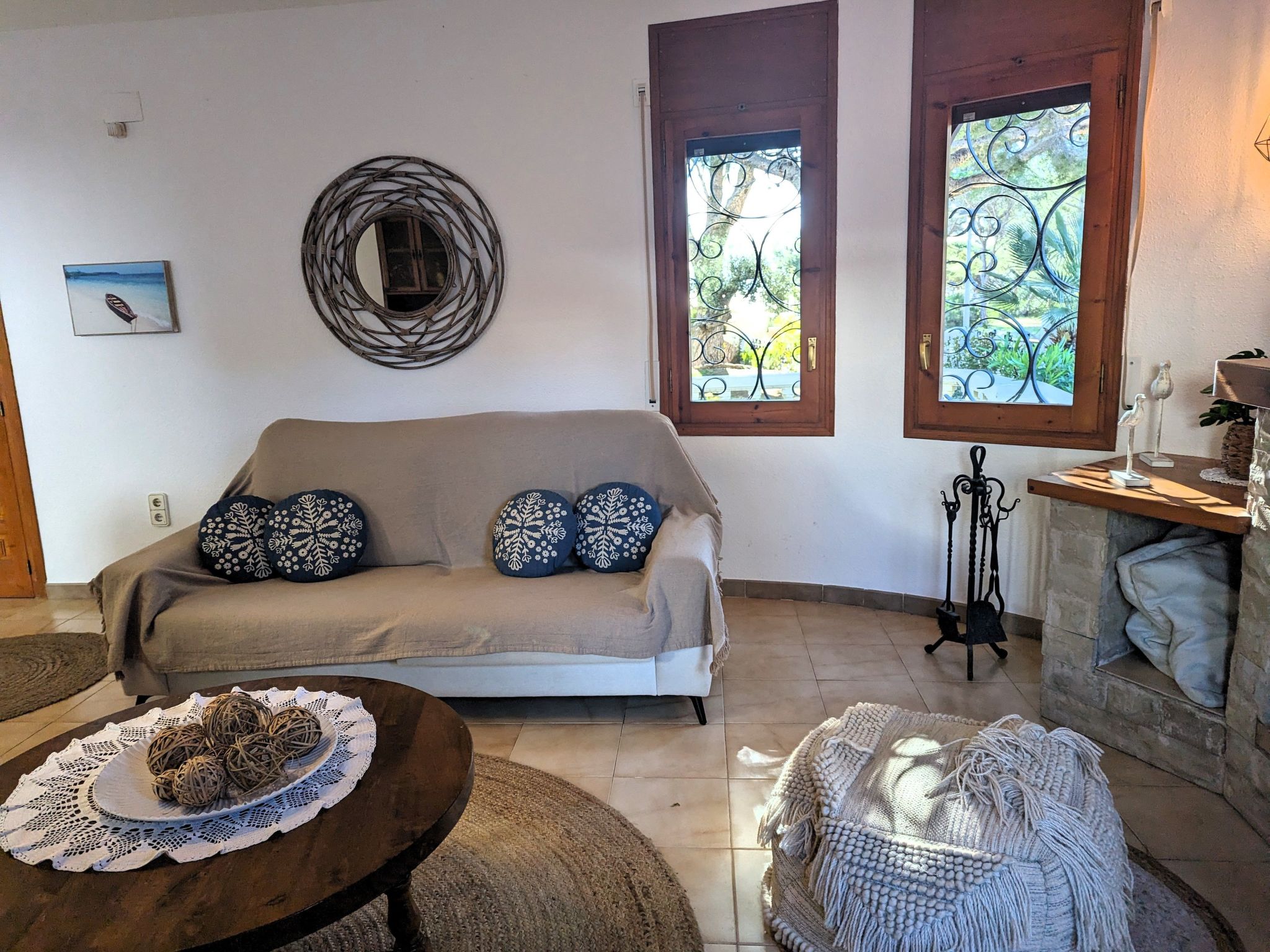 Photo of Villa mit einem Nebengebäude auf weitläufigem Garten in Strandnähe