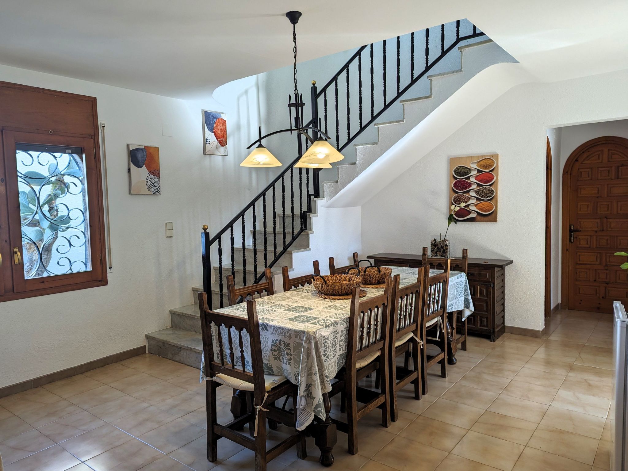 Photo of Villa mit einem Nebengebäude auf weitläufigem Garten in Strandnähe