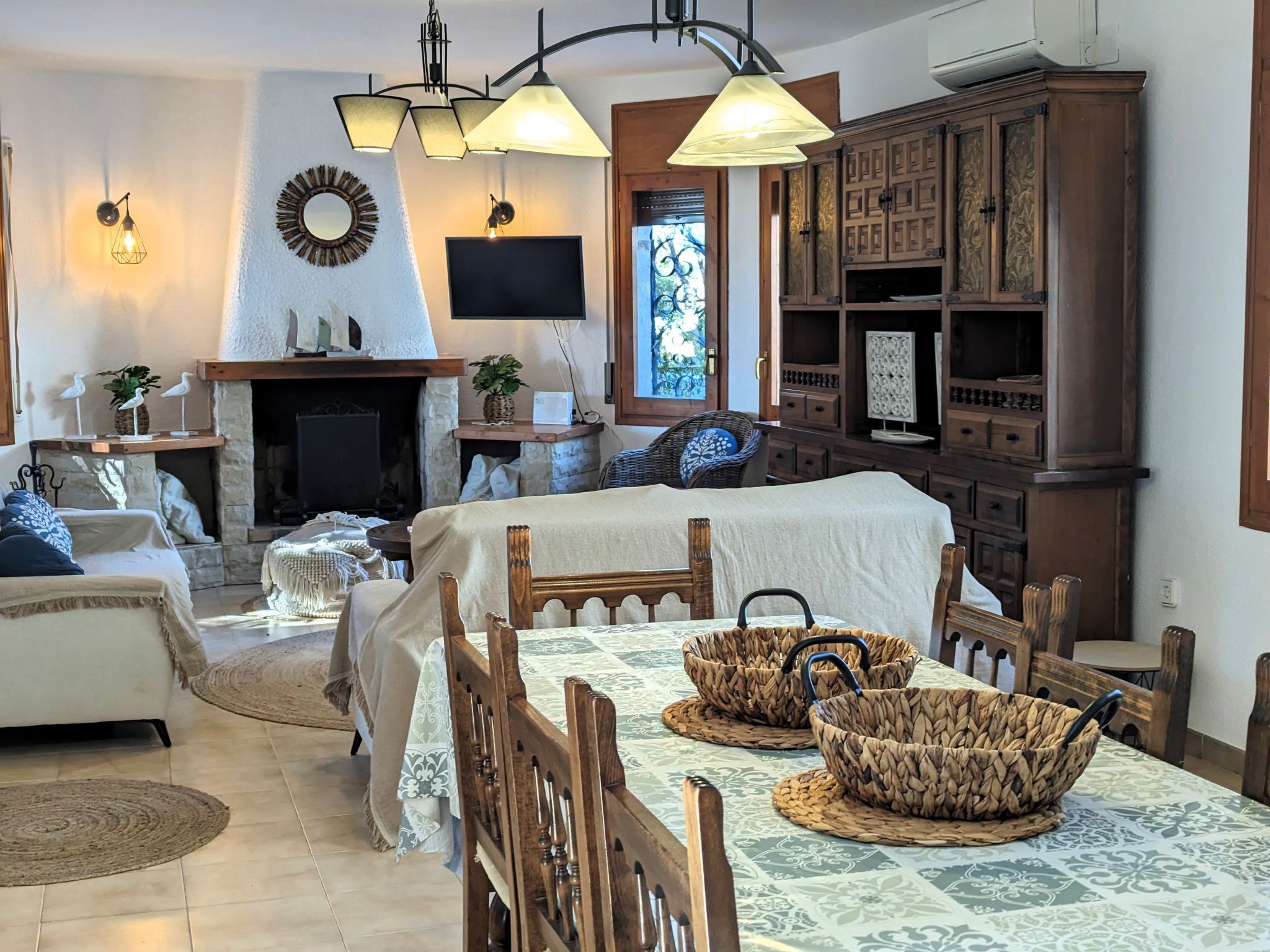 Photo of Villa mit einem Nebengebäude auf weitläufigem Garten in Strandnähe