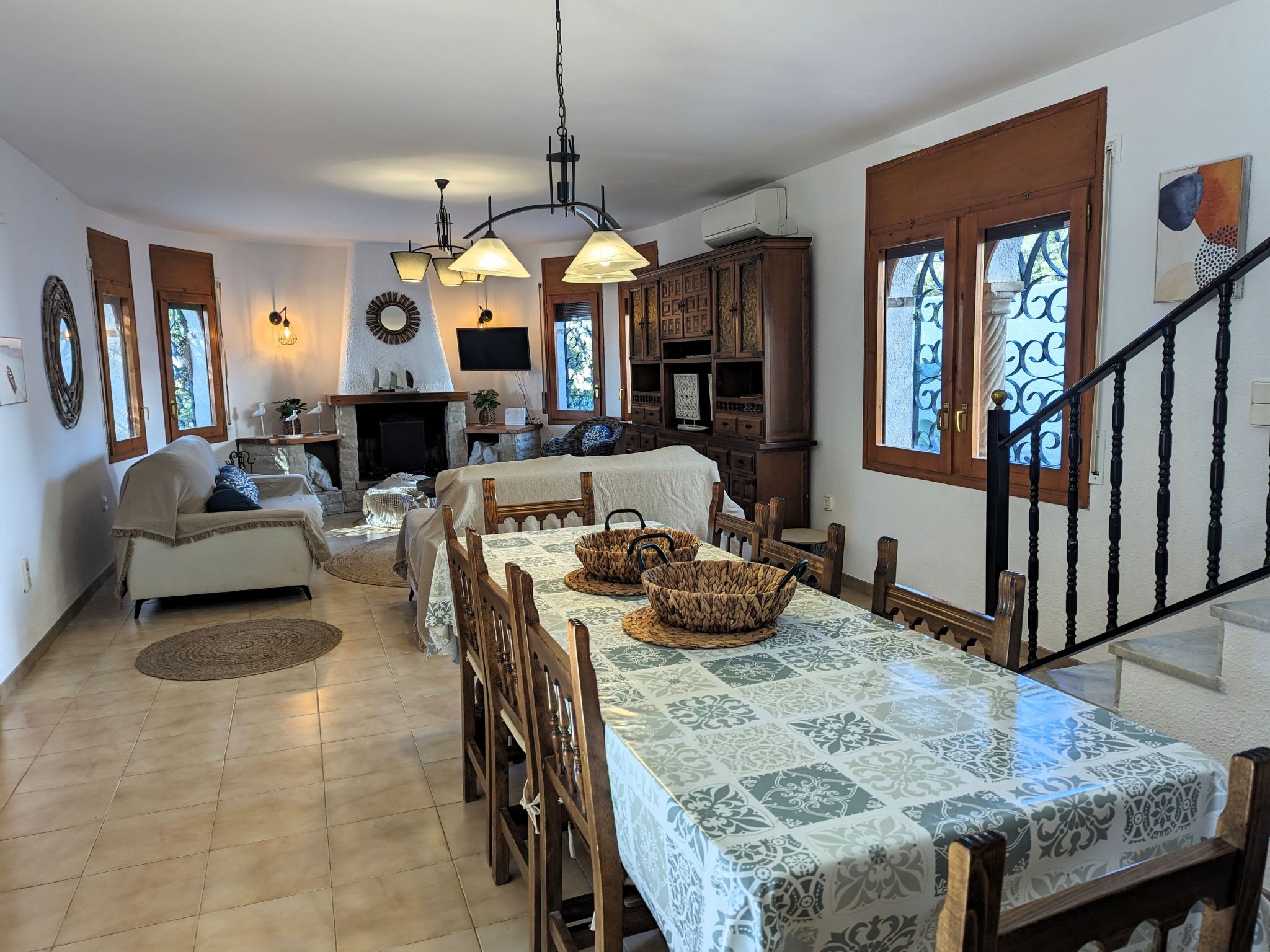 Photo of Villa mit einem Nebengebäude auf weitläufigem Garten in Strandnähe