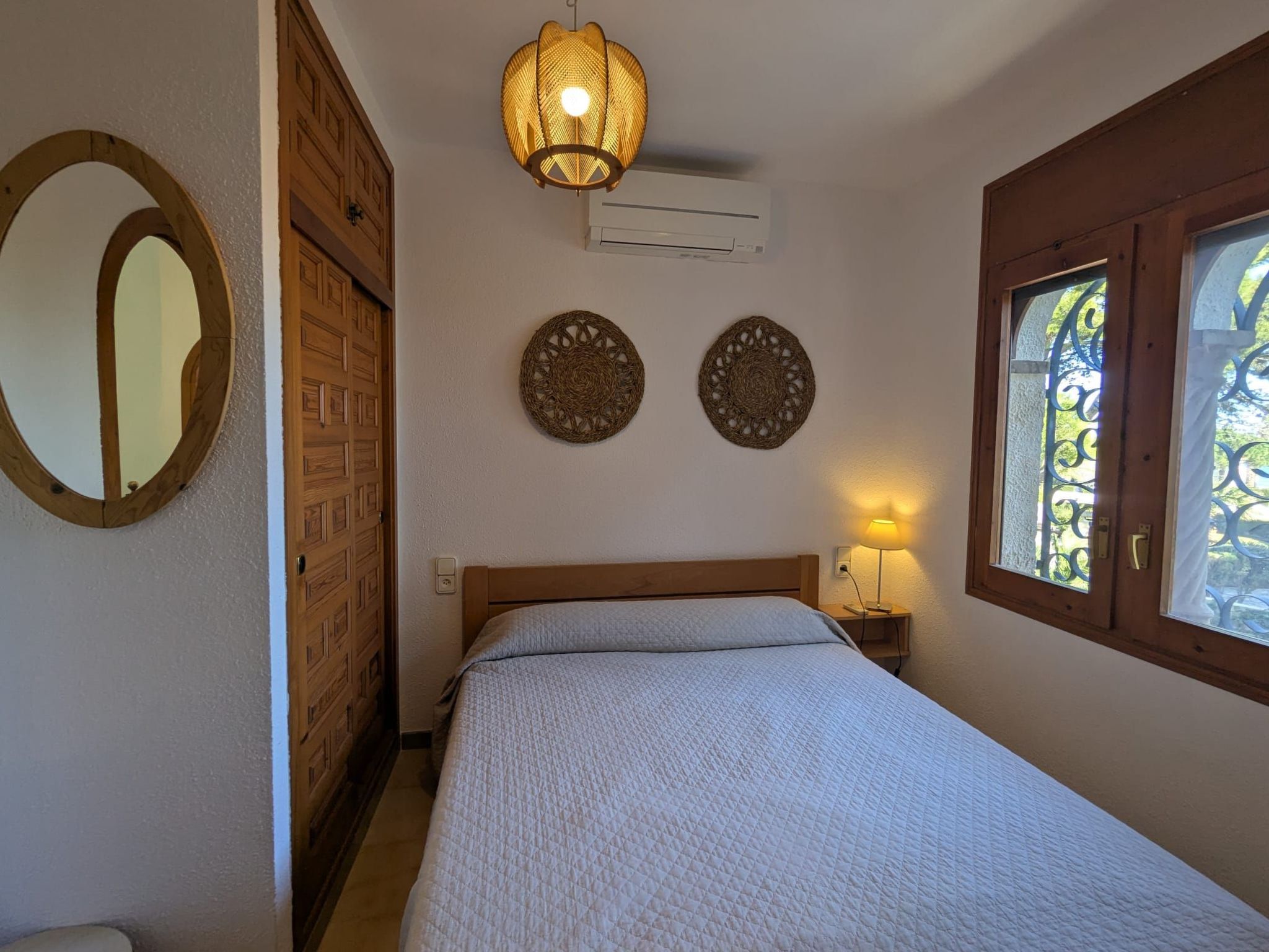 Photo of Villa mit einem Nebengebäude auf weitläufigem Garten in Strandnähe