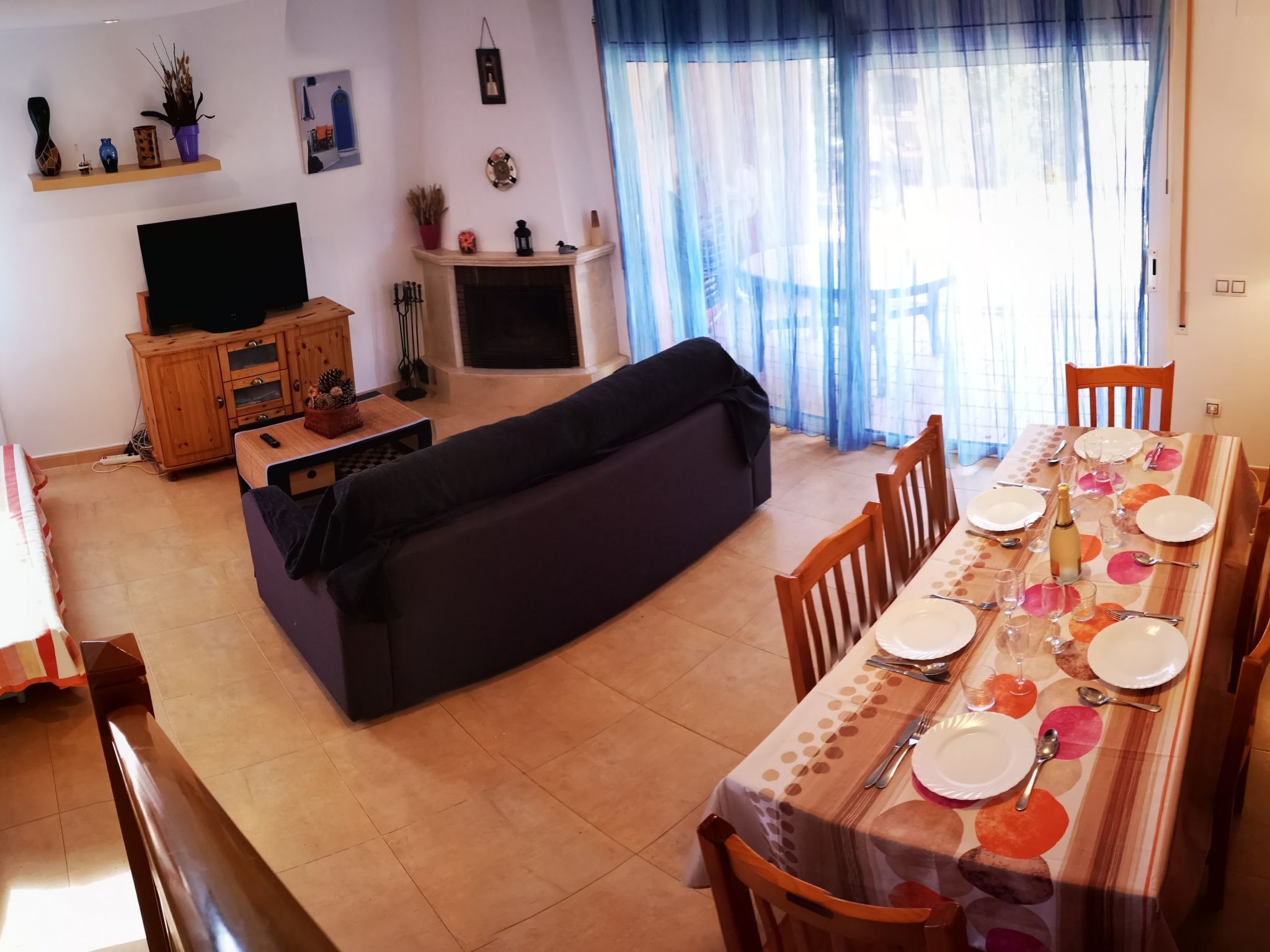 Entspannendes Haus in der Nähe des Meeres. Klimatisiert. Parkplatz-Inside