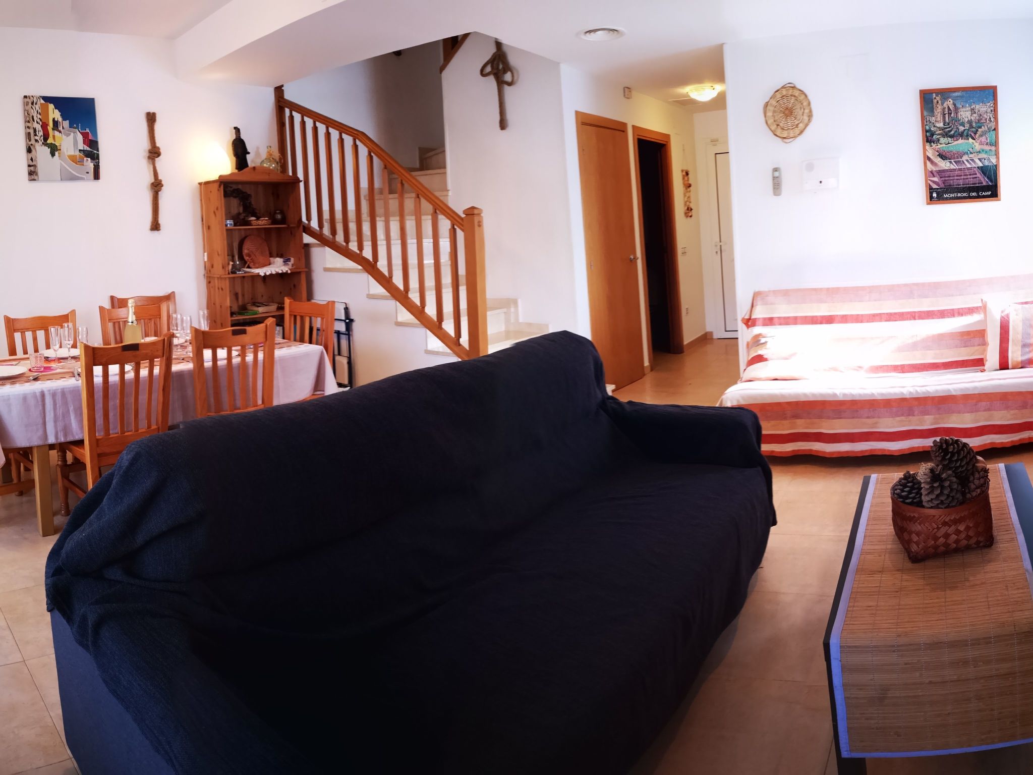 Entspannendes Haus in der Nähe des Meeres. Klimatisiert. Parkplatz-Inside