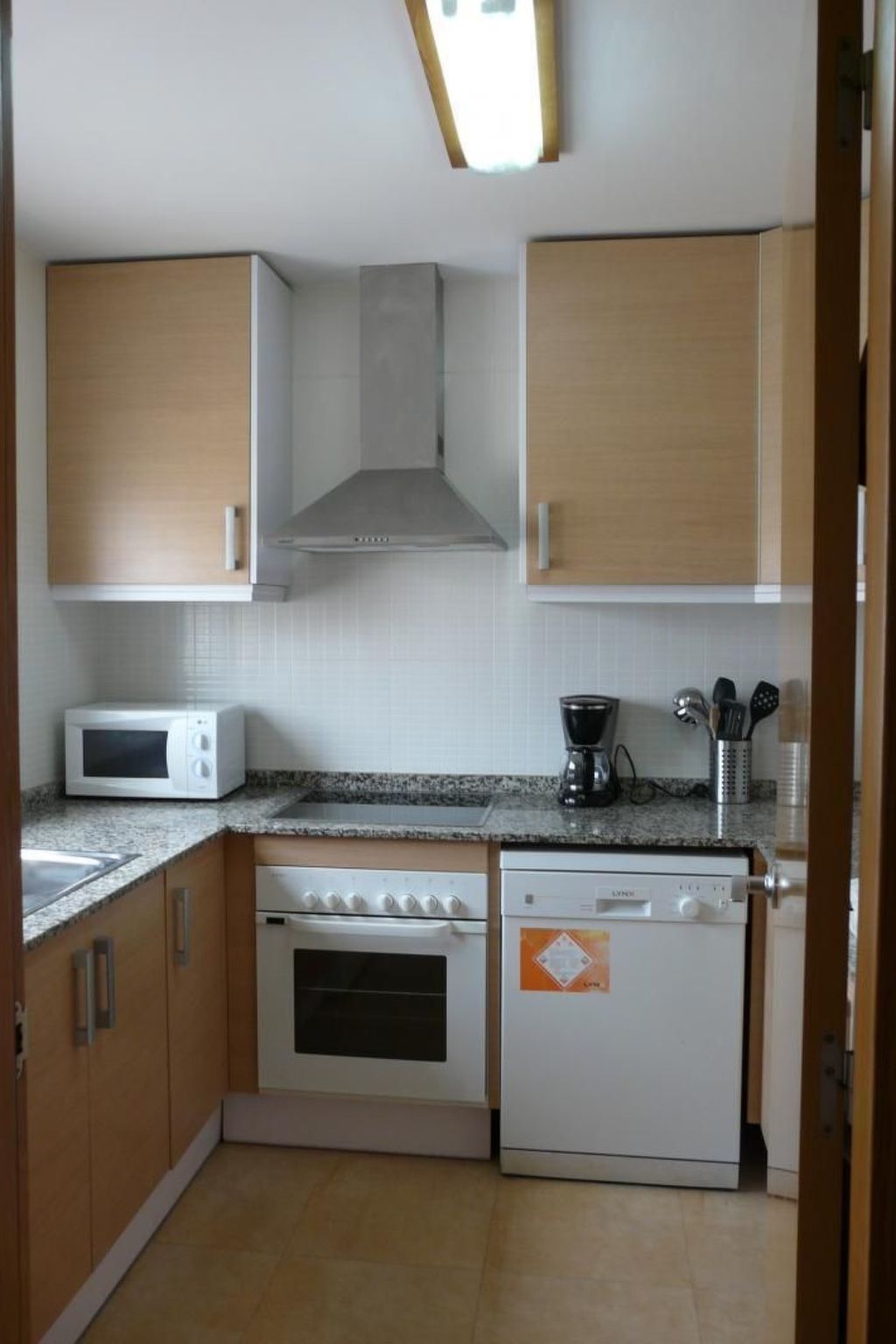 Entspannendes Haus in der Nähe des Meeres. Klimatisiert. Parkplatz-Inside