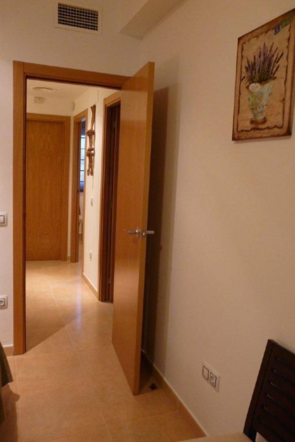 Entspannendes Haus in der Nähe des Meeres. Klimatisiert. Parkplatz-Inside