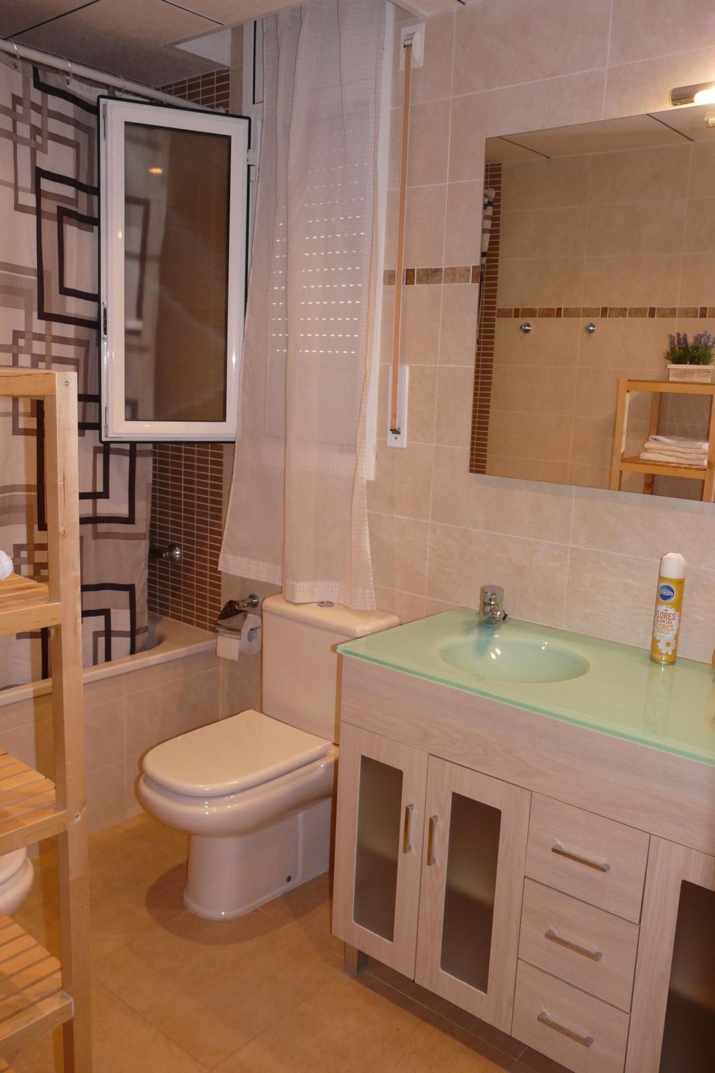 Entspannendes Haus in der Nähe des Meeres. Klimatisiert. Parkplatz-Inside