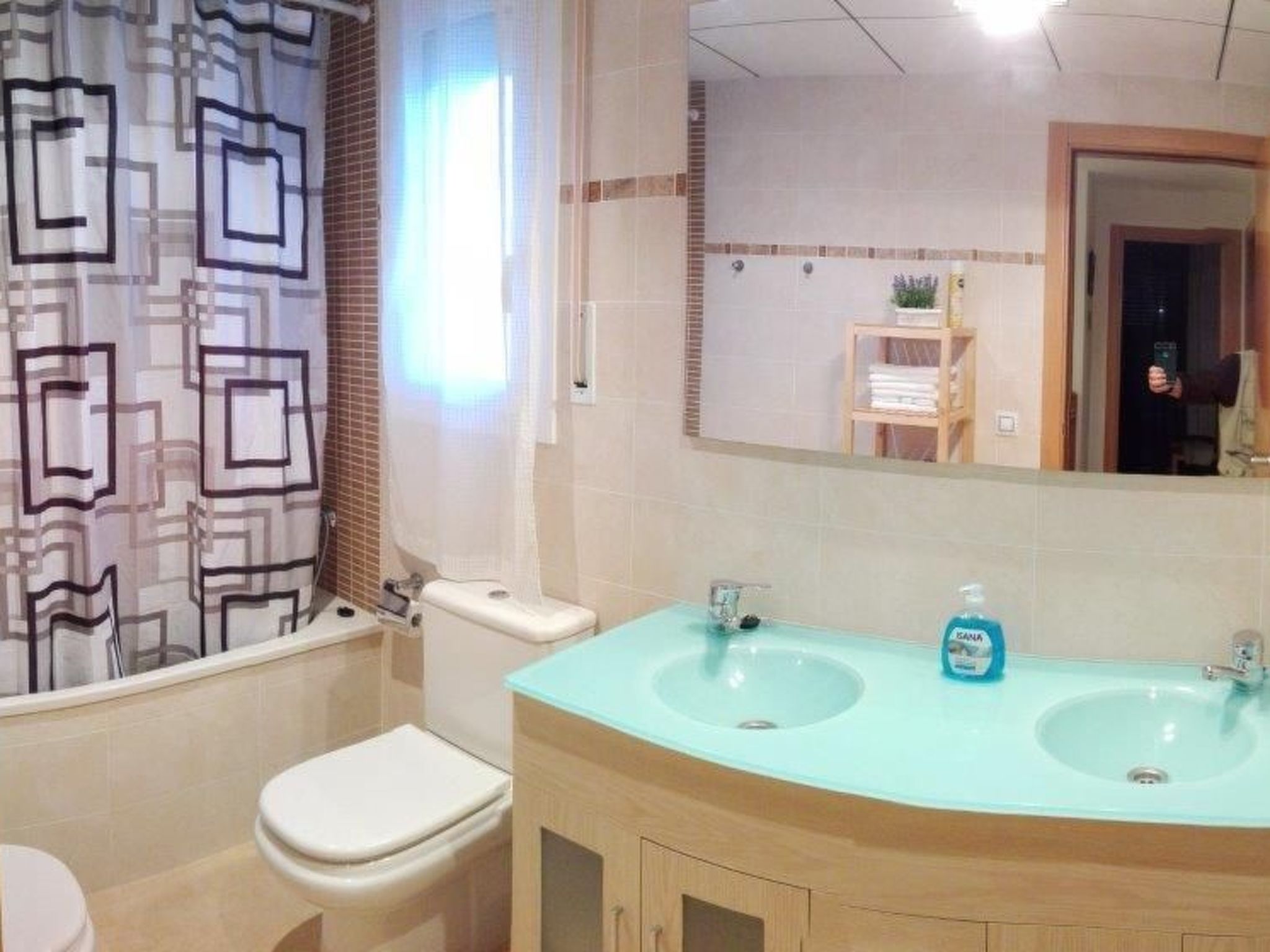 Entspannendes Haus in der Nähe des Meeres. Klimatisiert. Parkplatz-Inside