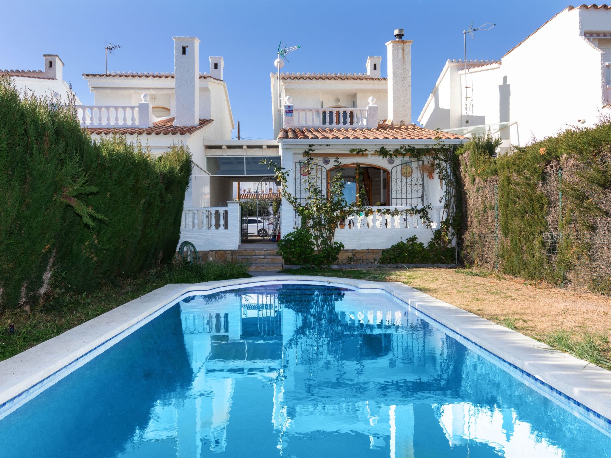 Casa Blanca Accommodation in Miami Platja