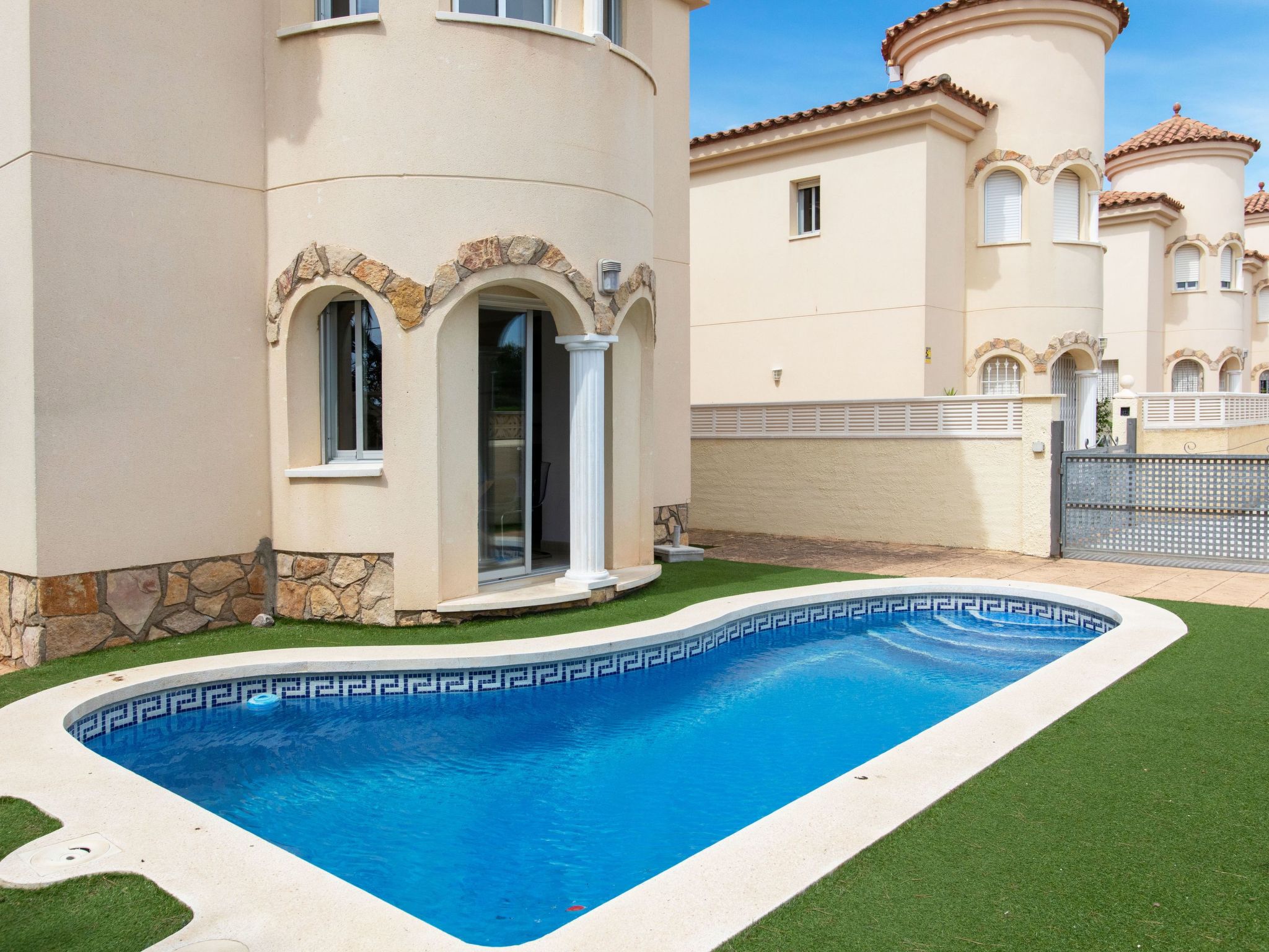 Plaza Hortensias Villa in Miami Platja