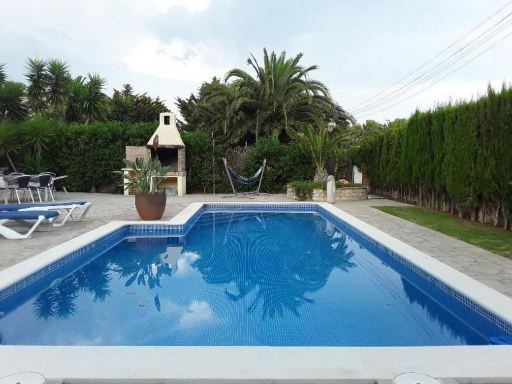 Mit Pool am Meer-Binnen