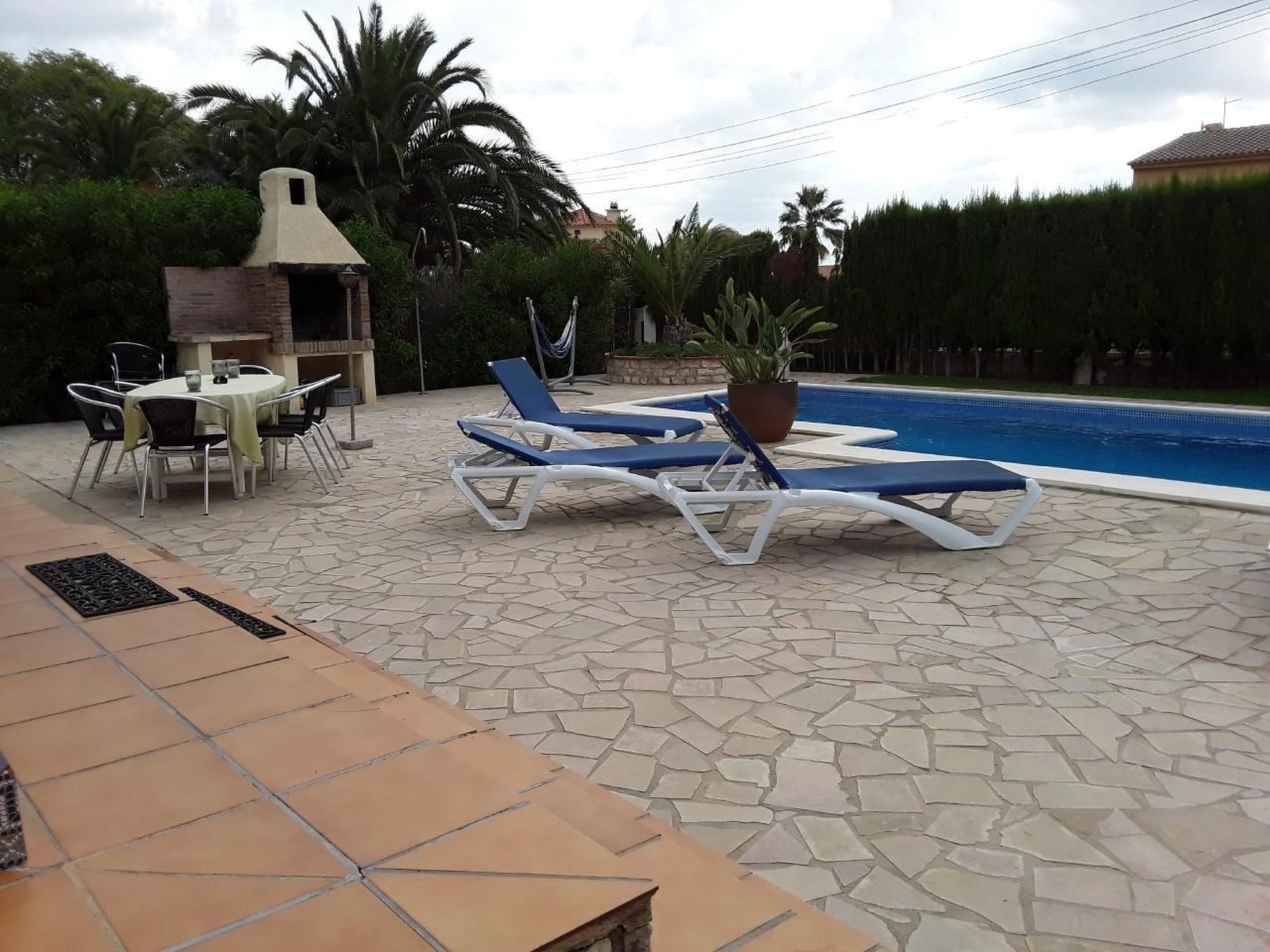 Mit Pool am Meer-Binnen