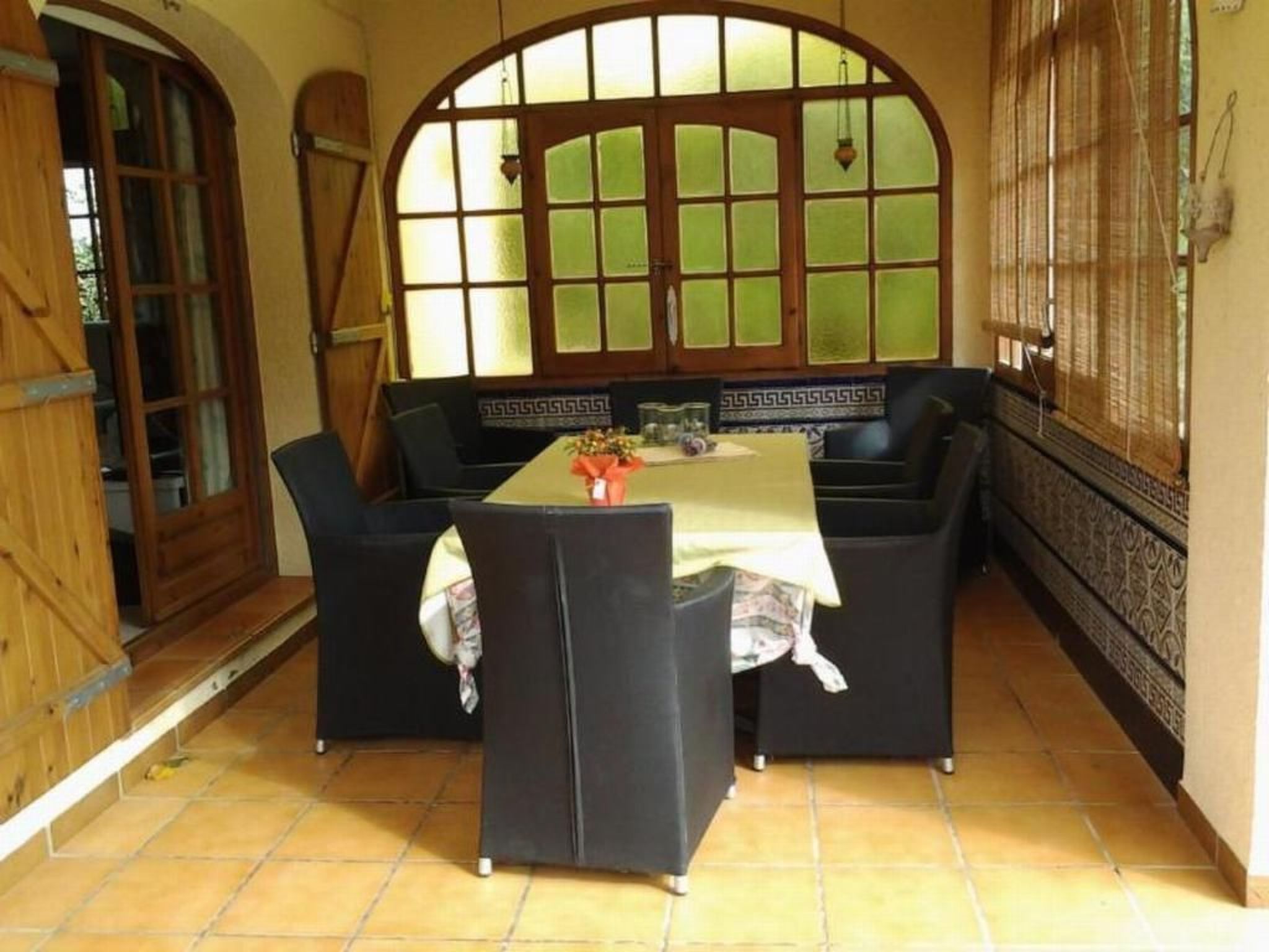 Mit Pool am Meer-Binnen