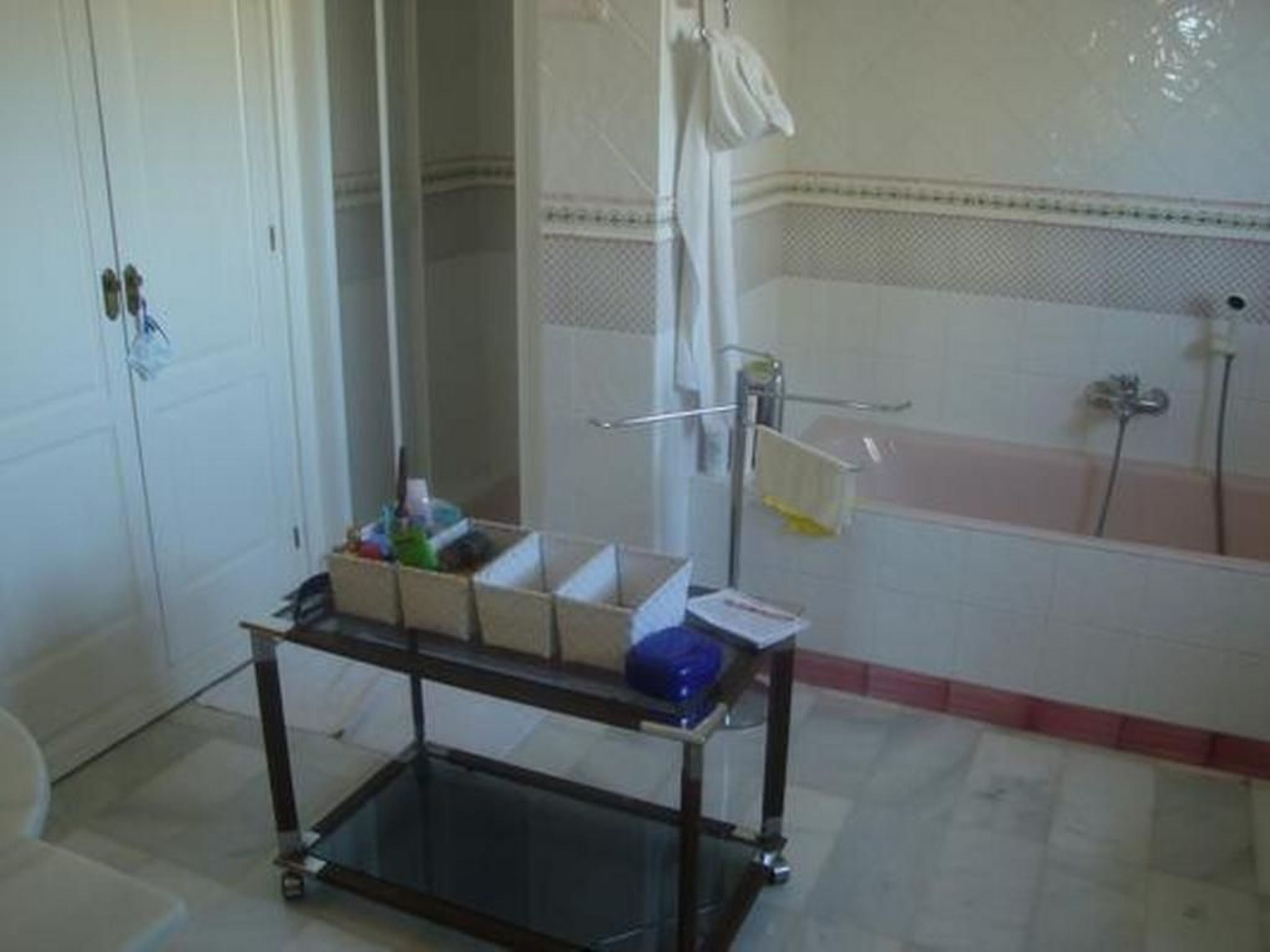 Mit Pool am Meer-Binnen