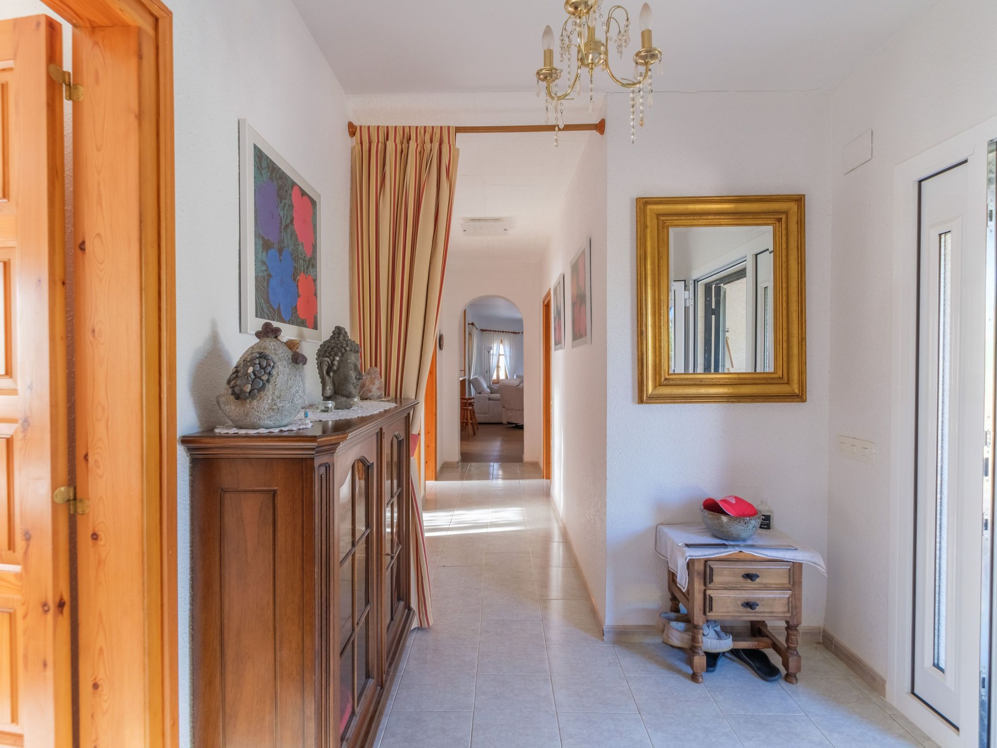 Imposante Ferienvilla mit großem Pool-Inside