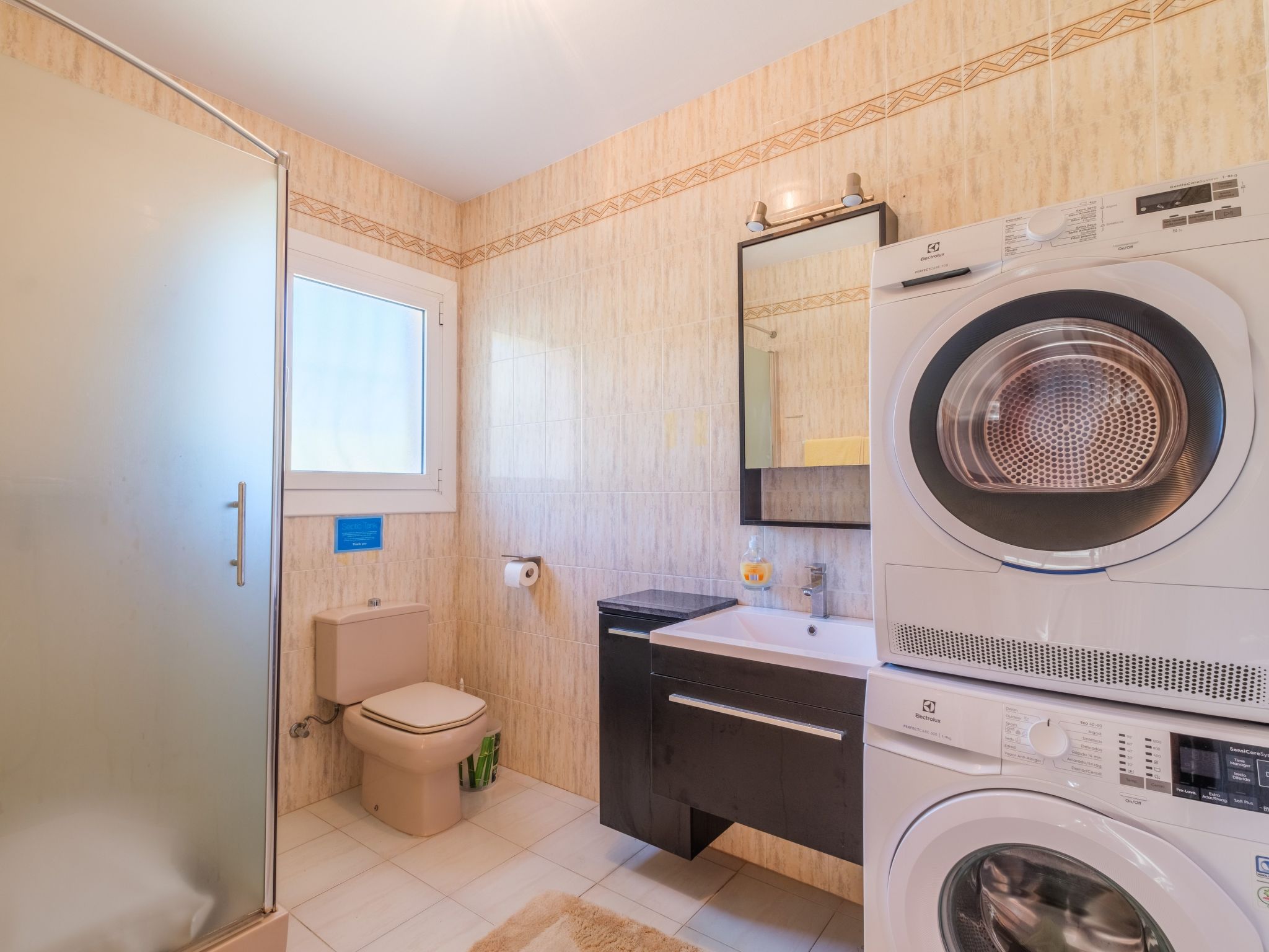 Imposante Ferienvilla mit großem Pool-Inside