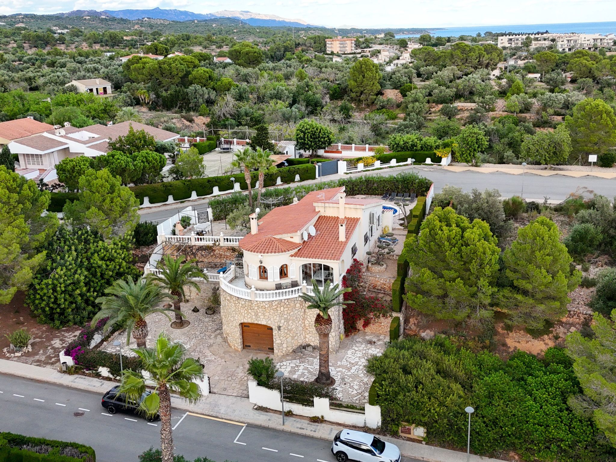 Photo of Imposante Ferienvilla mit großem Pool