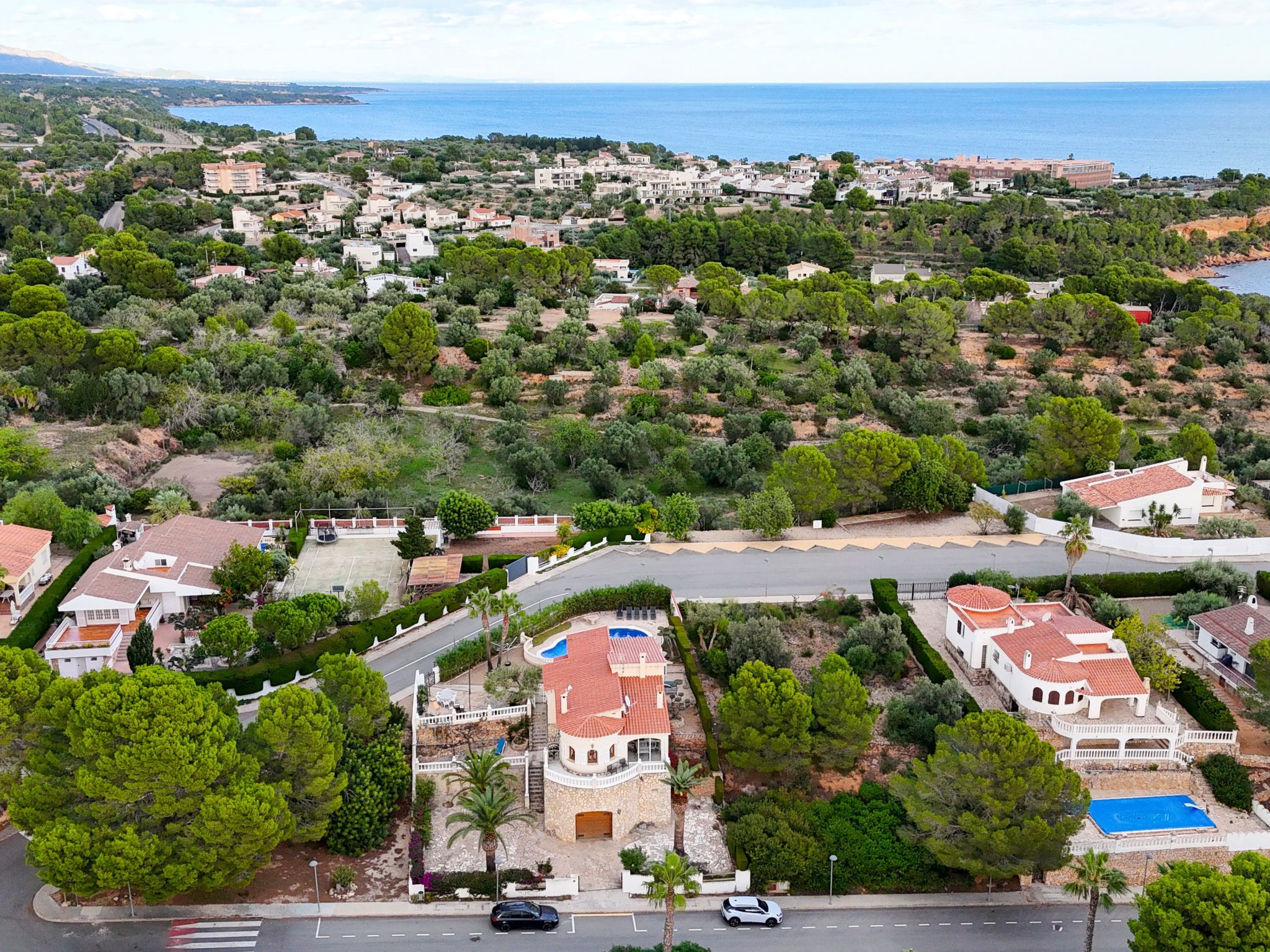 Photo of Imposante Ferienvilla mit großem Pool