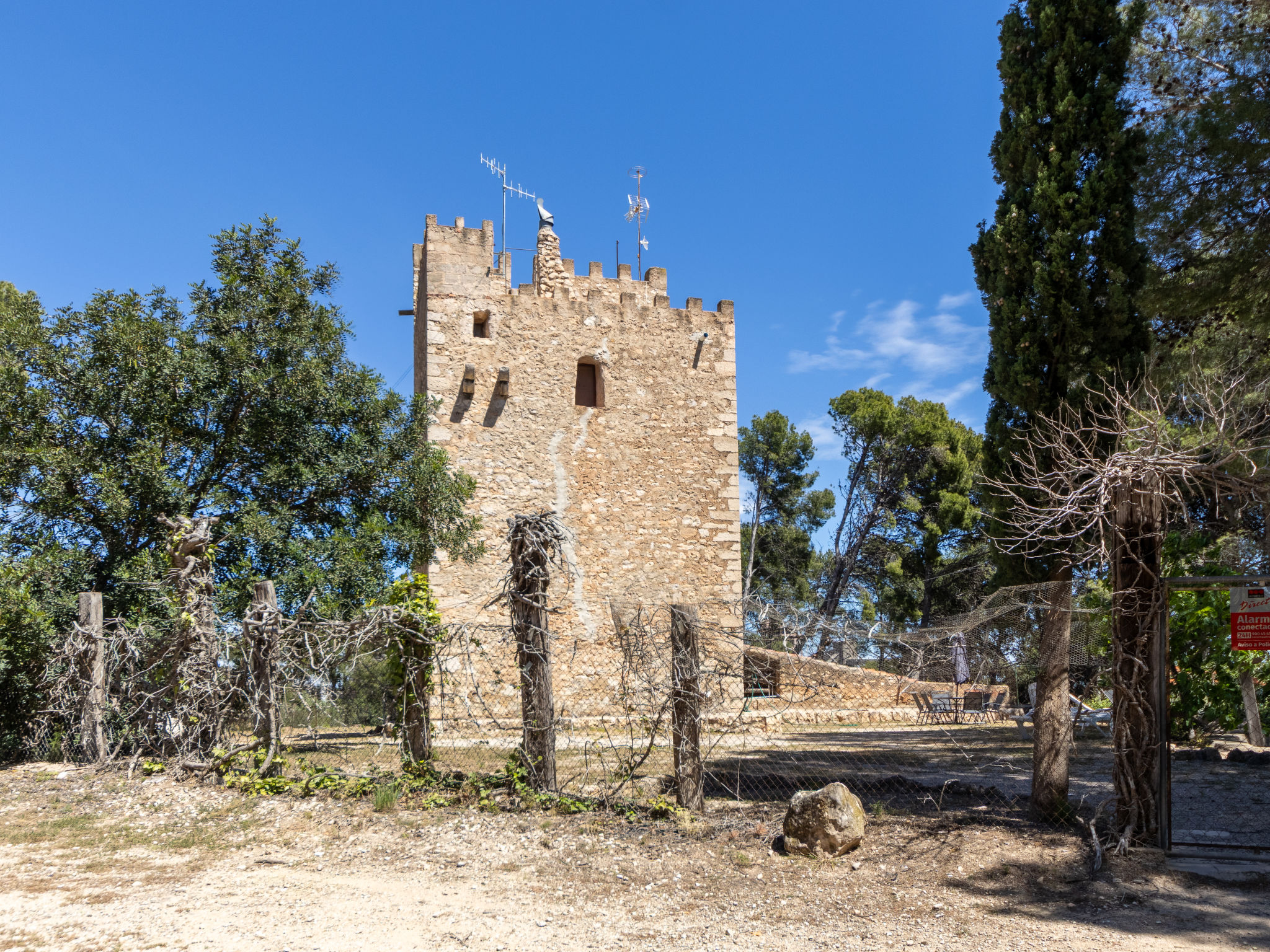 Torre Morralla-Outside