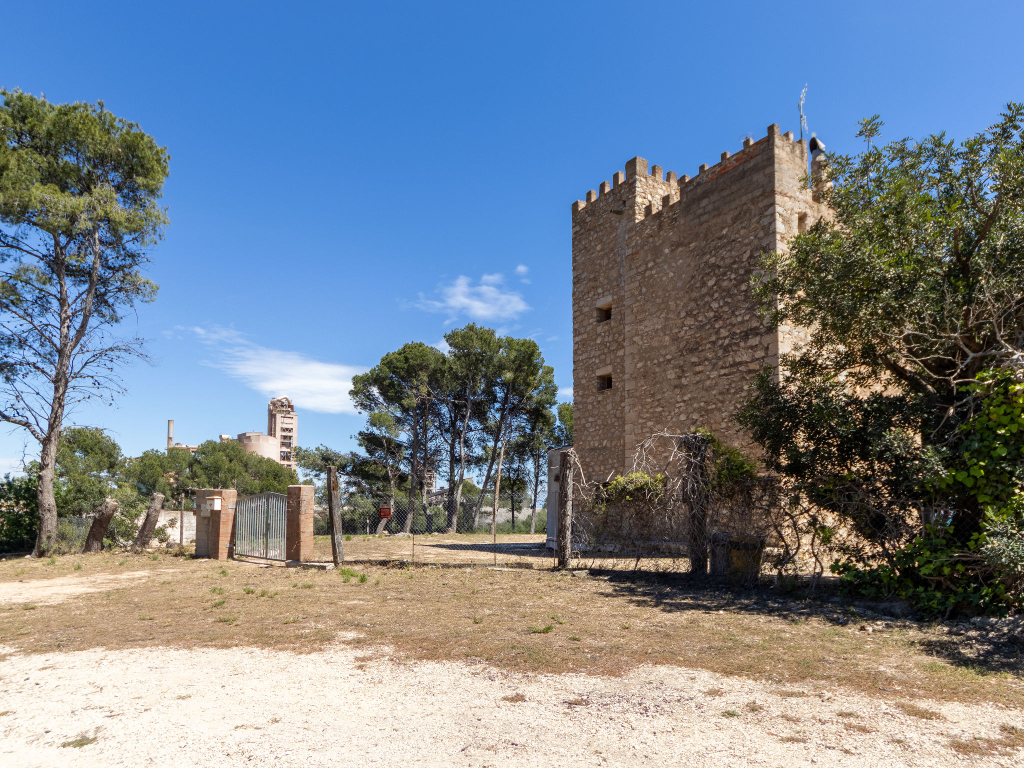 Torre Morralla-Outside