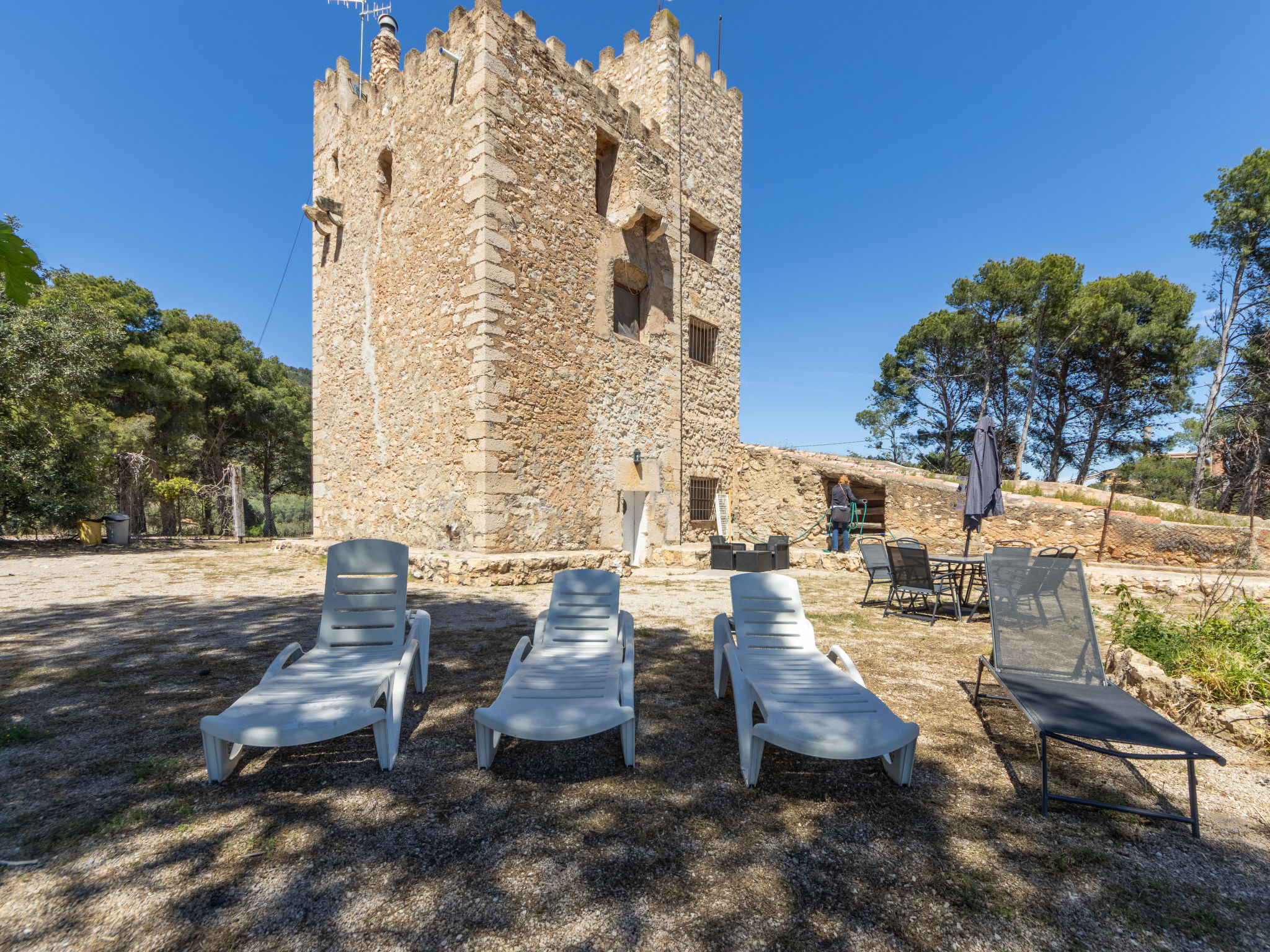 Torre Morralla-Outside