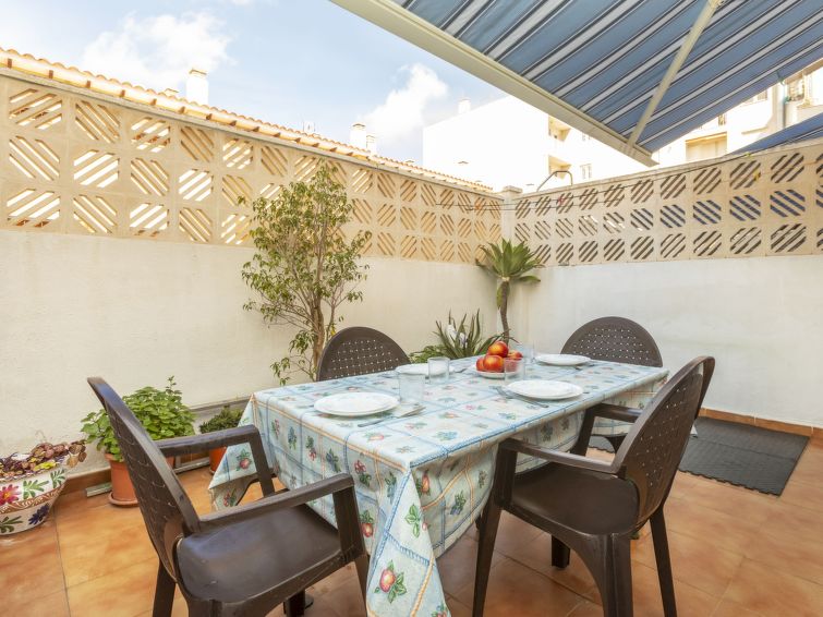 "Santa Catalina", huis in een rij 4-kamers 96 m2. Doelmatig en comfortabel ingericht: woon-/eetkamer met eettafel, Digitale TV, air-conditioning en heteluchtverwarming. Keuken (oven, afwasmachine, 3 k..